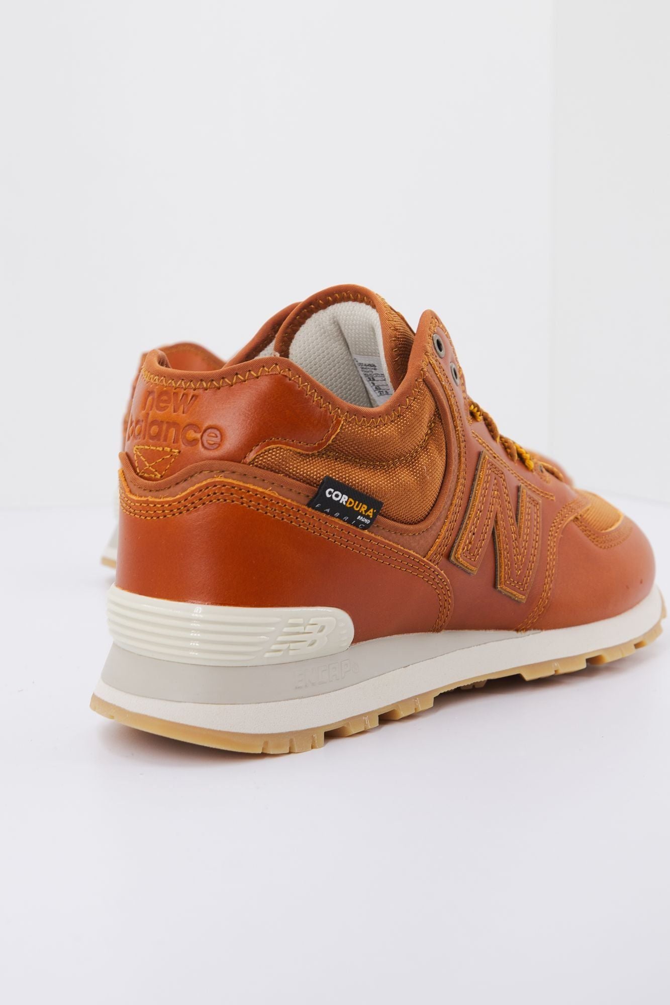 NEW BALANCE U574 HBB en color MARRON (3)