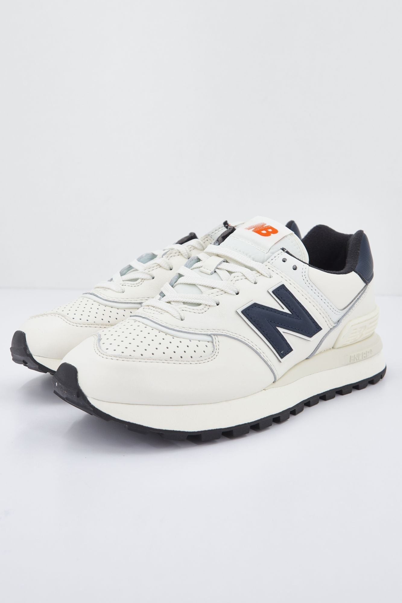 NEW BALANCE U574L GTO  en color BLANCO (1)