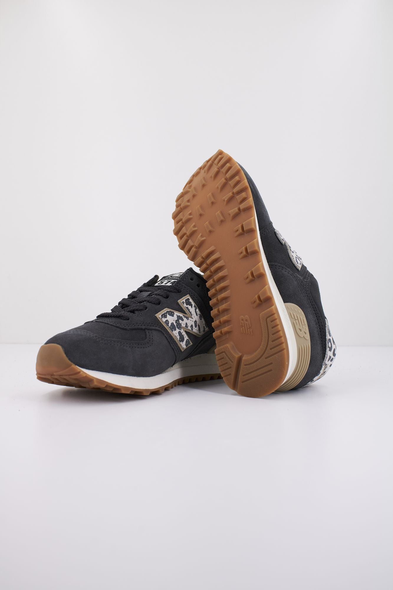 NEW BALANCE WL574 XE2 en color GRIS (4)