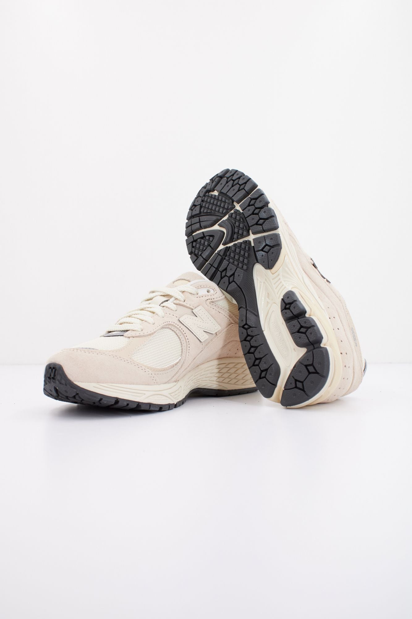 NEW BALANCE M2002 RCC en color ROSA (4)