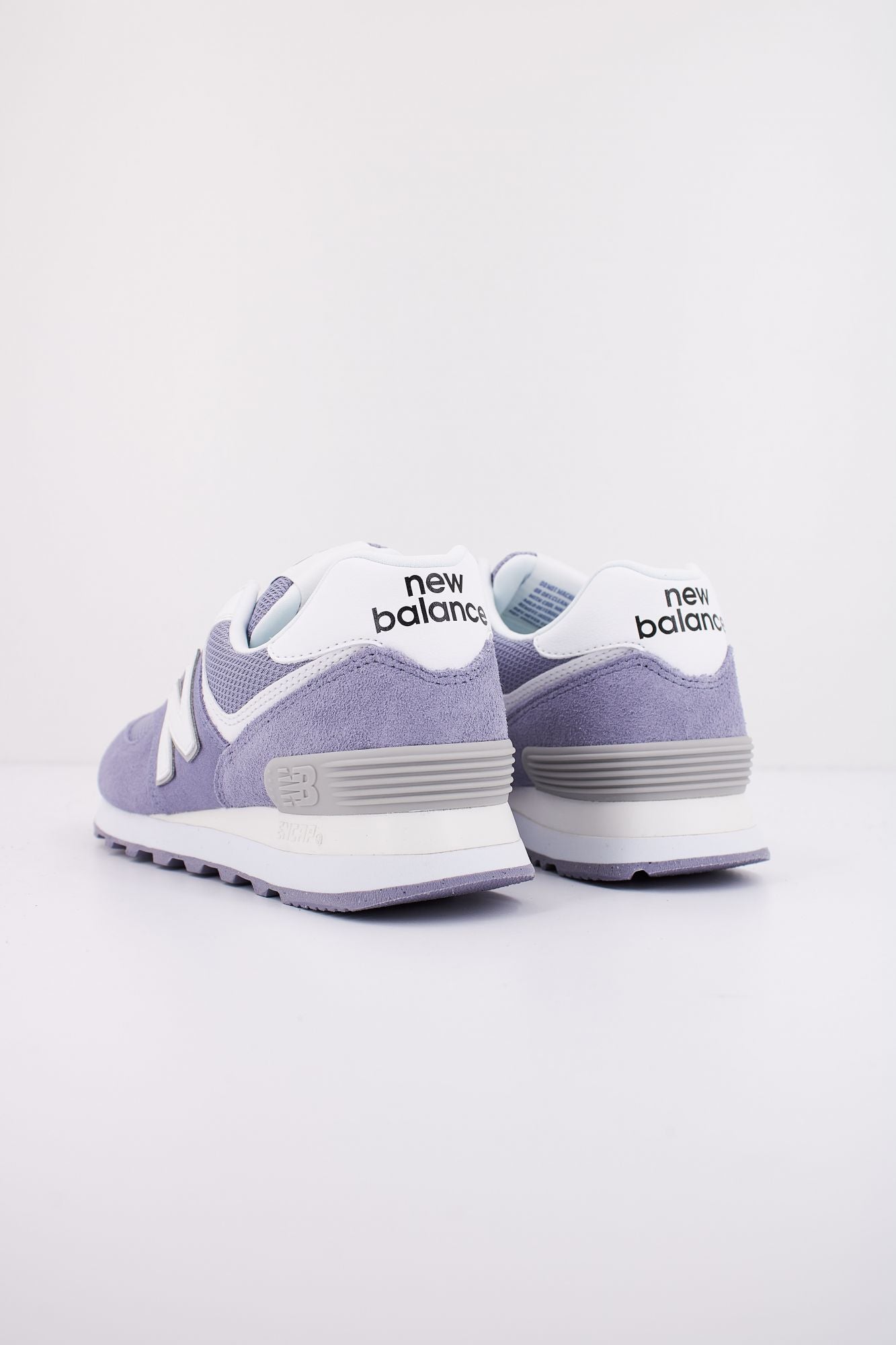 NEW BALANCE U574 RWE en color VIOLETA (3)