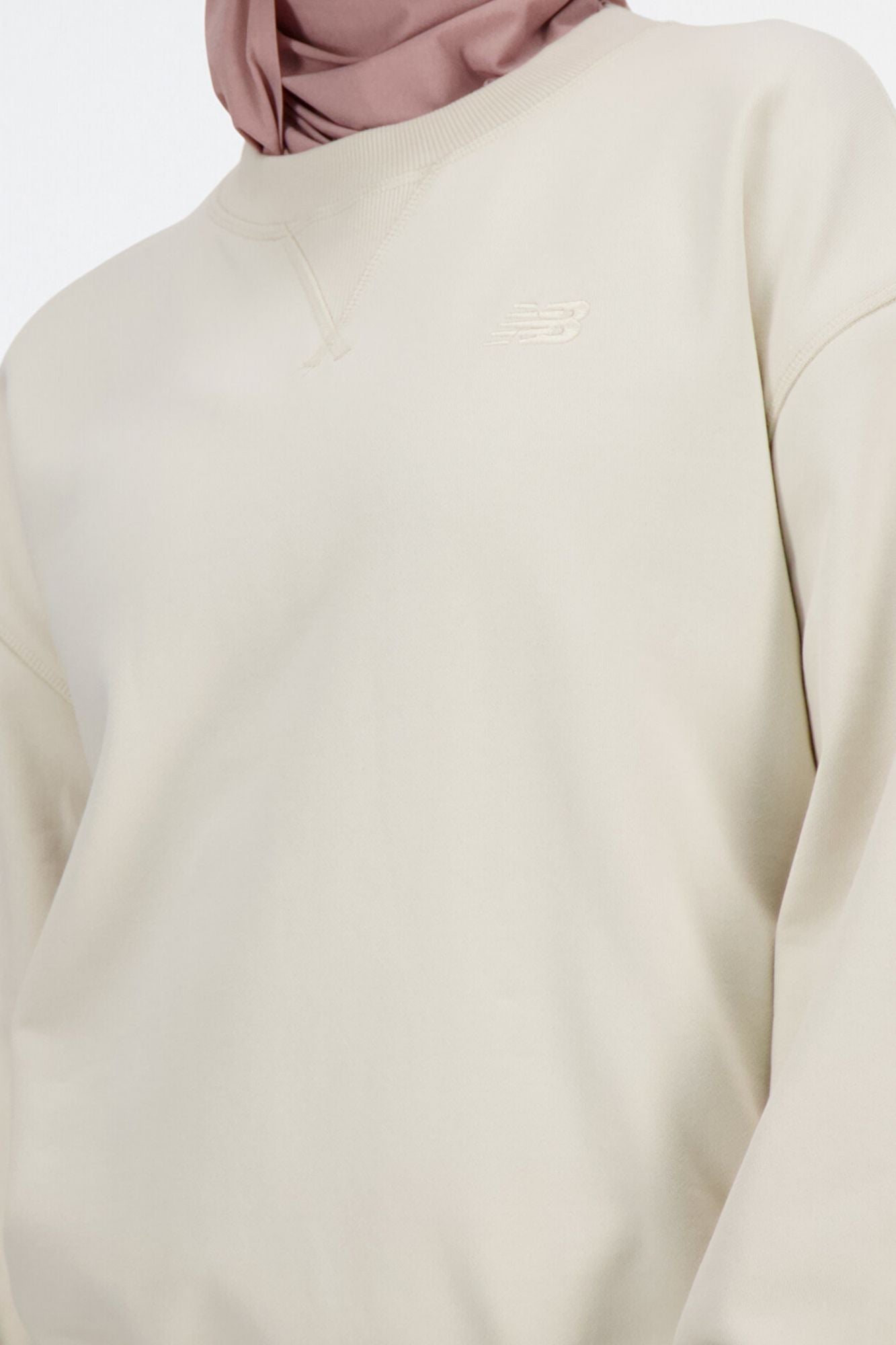 NEW BALANCE  ATHLETICS FRENCH TERRY CREW en color BEIS (4)