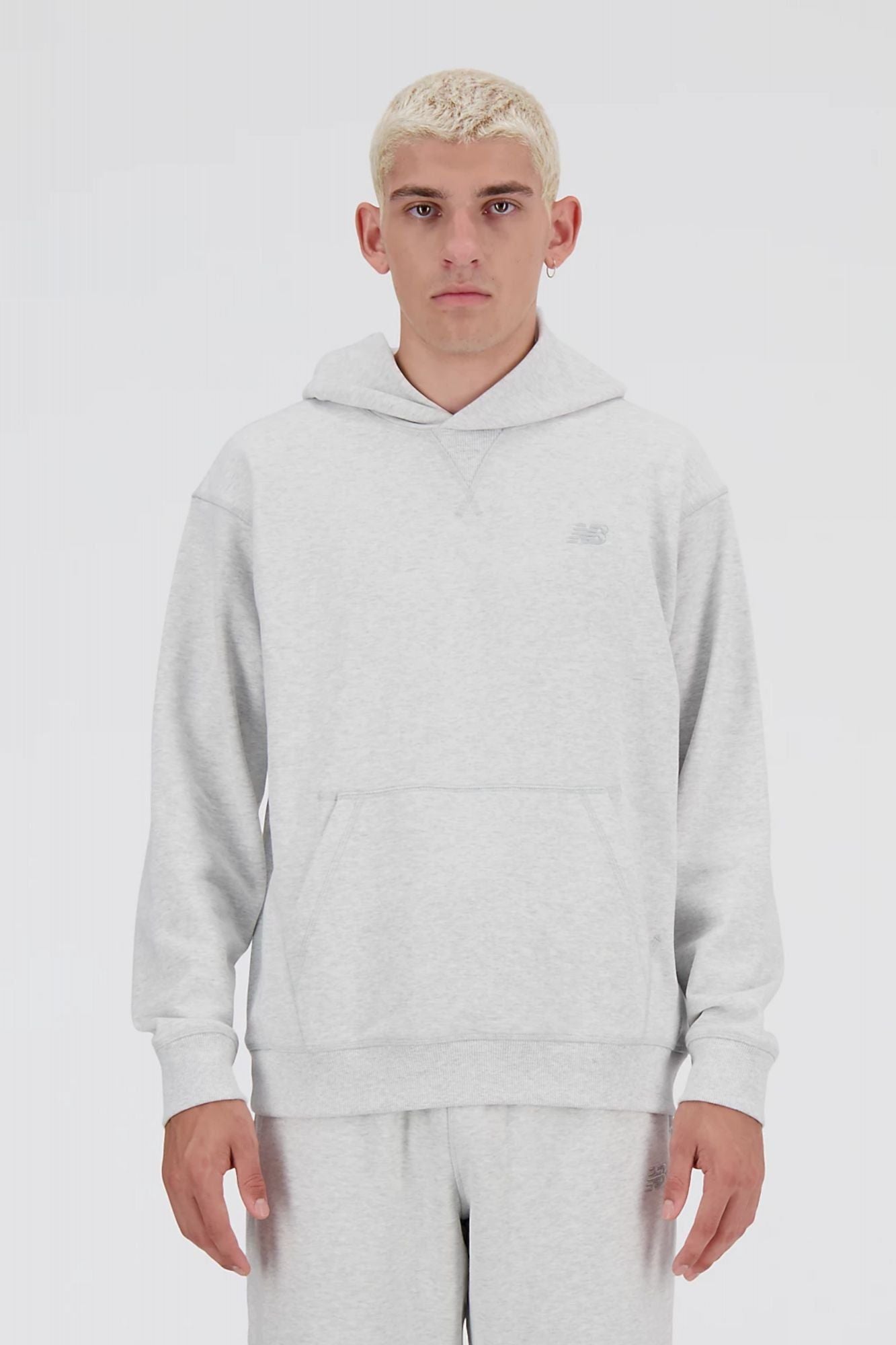 NEW BALANCE ATHLETICS FRENCH TERRY HOOD en color GRIS (1)