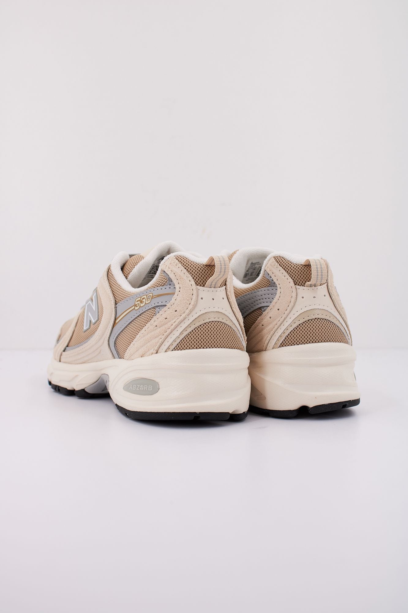 NEW BALANCE MR530 CP en color BEIS (4)