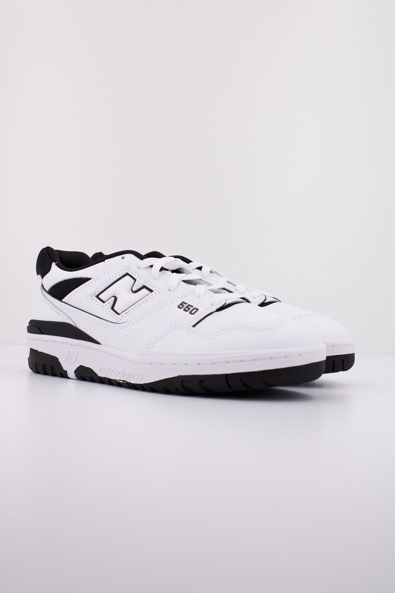 NEW BALANCE BB550  en color BLANCO (2)