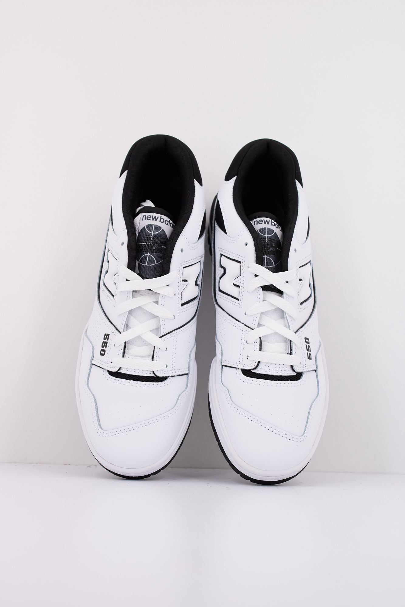 NEW BALANCE BB550  en color BLANCO (3)