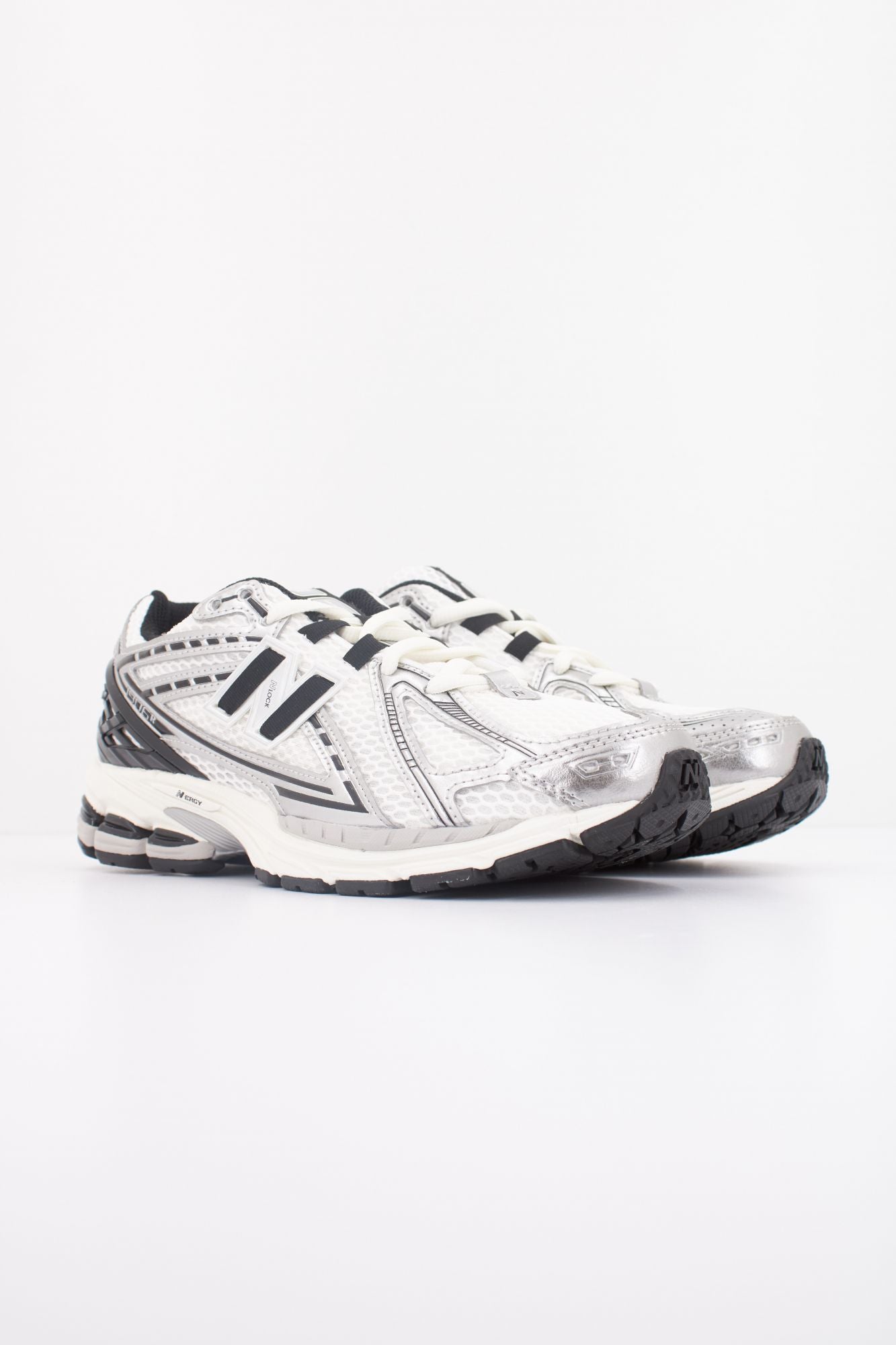 NEW BALANCE M1906 en color BLANCO (2)