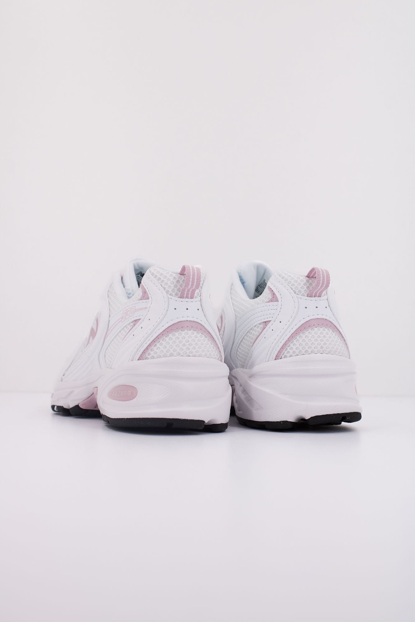 NEW BALANCE U530 CSA  en color BLANCO (4)