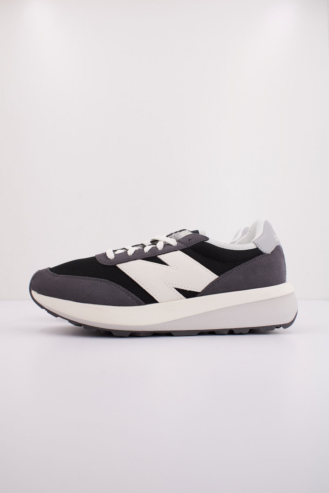 NEW BALANCE U370  en color GRIS (1)