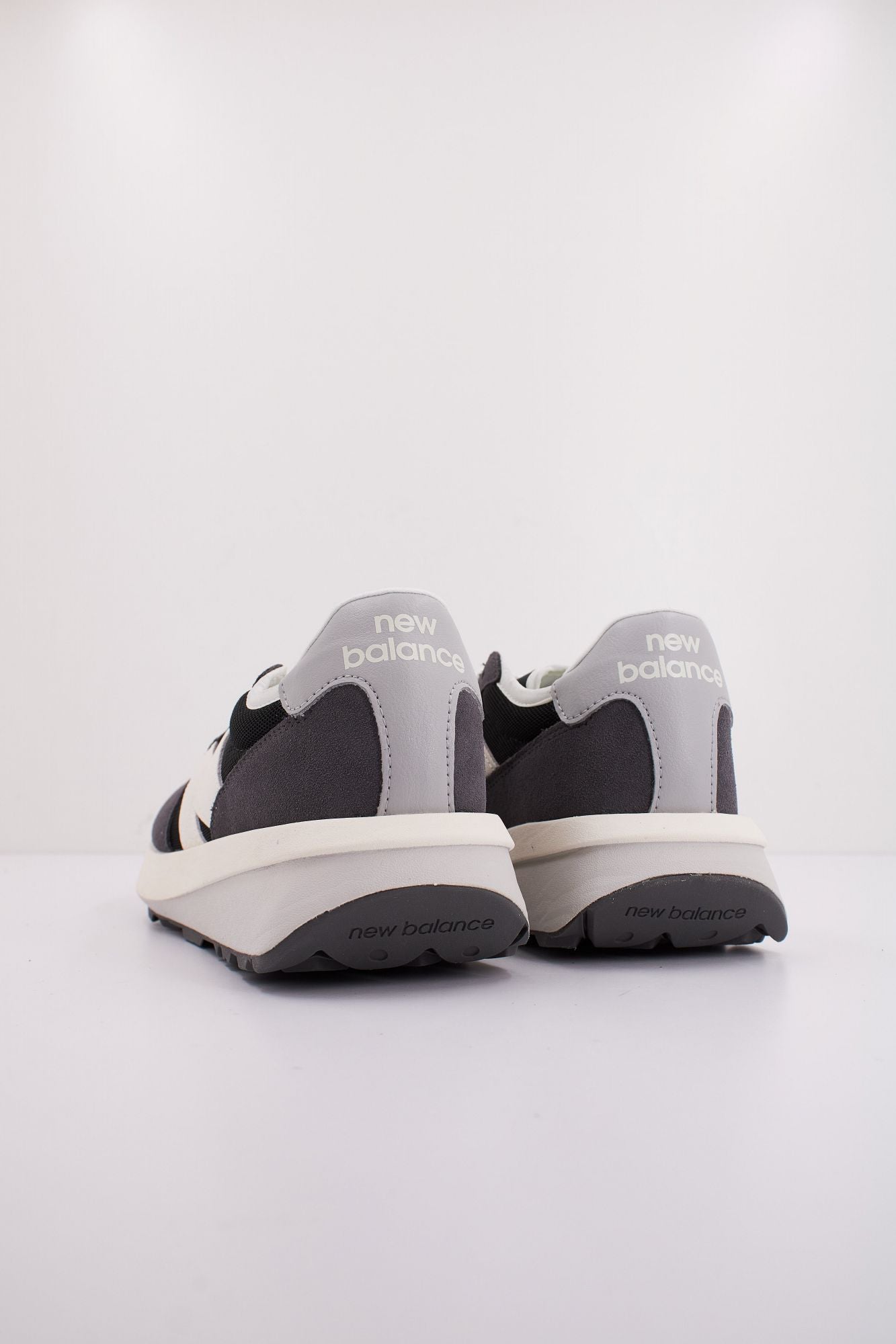 NEW BALANCE U370  en color GRIS (4)