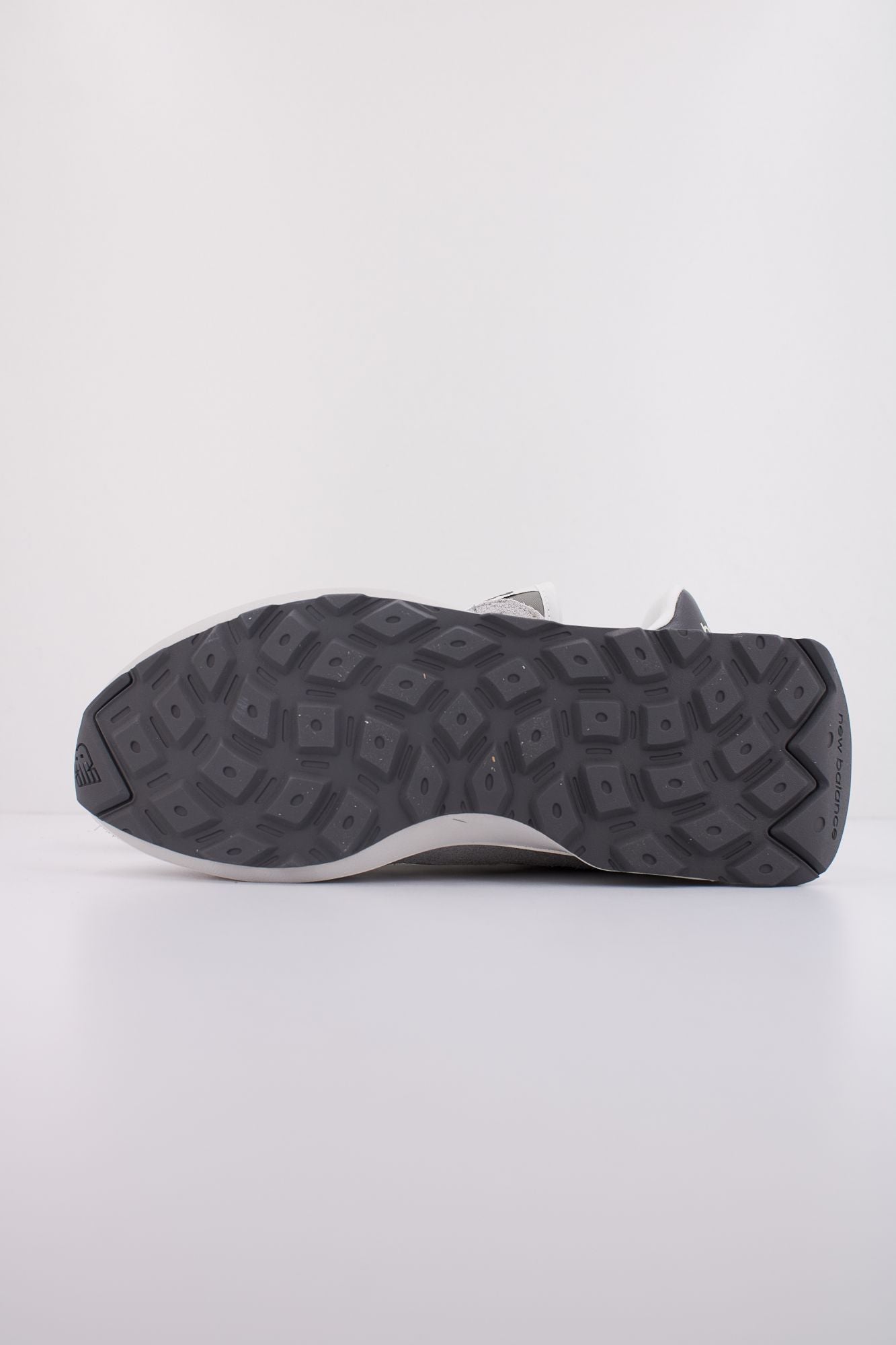 NEW BALANCE U370 en color GRIS (5)
