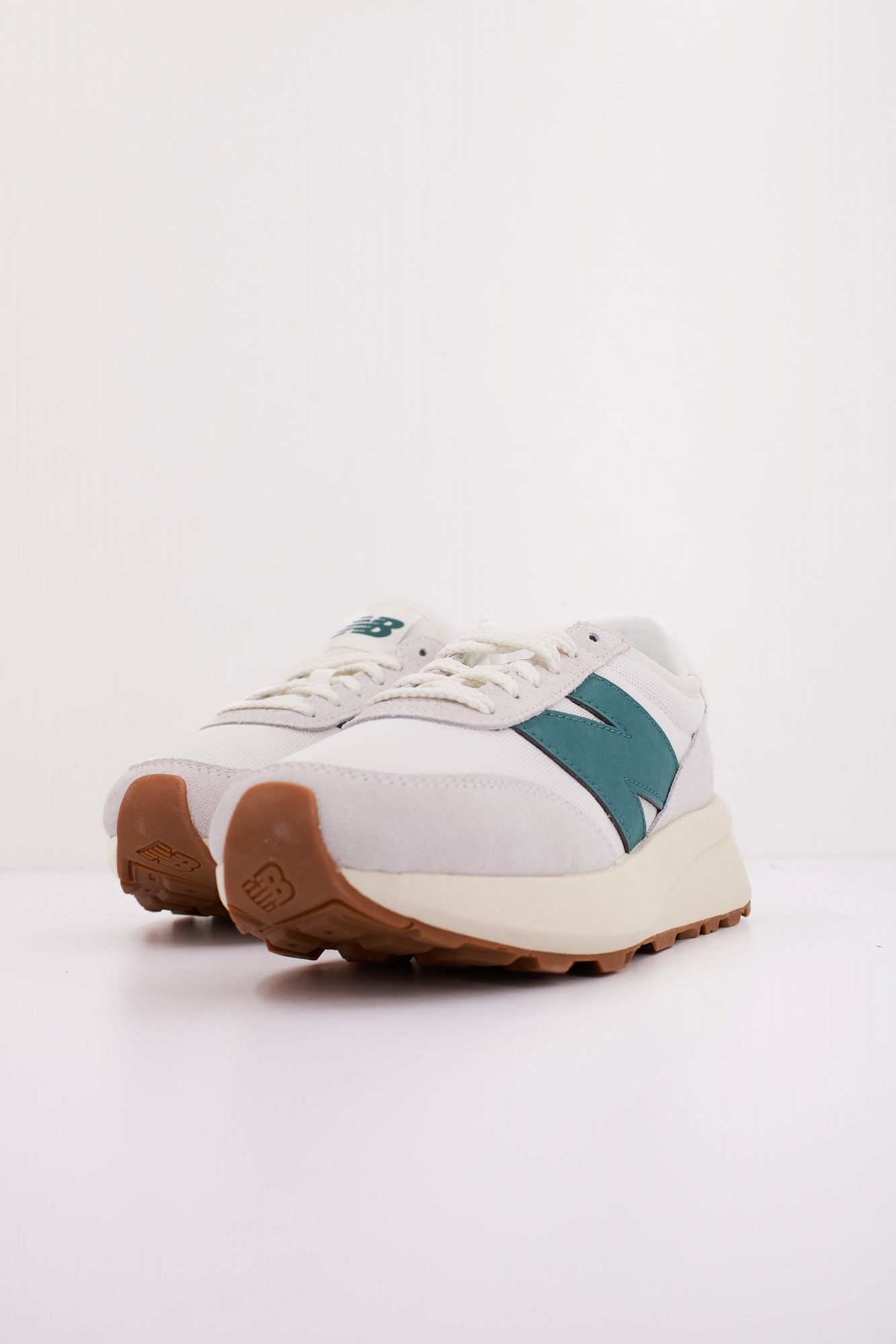 NEW BALANCE U370  en color BLANCO (2)