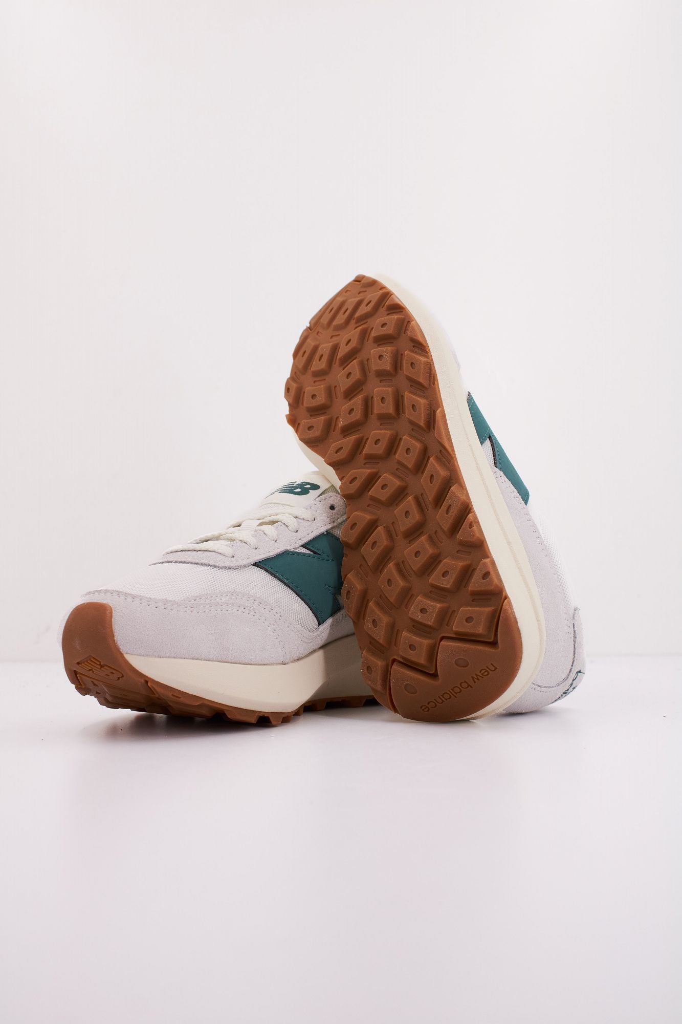 NEW BALANCE U370  en color BLANCO (5)