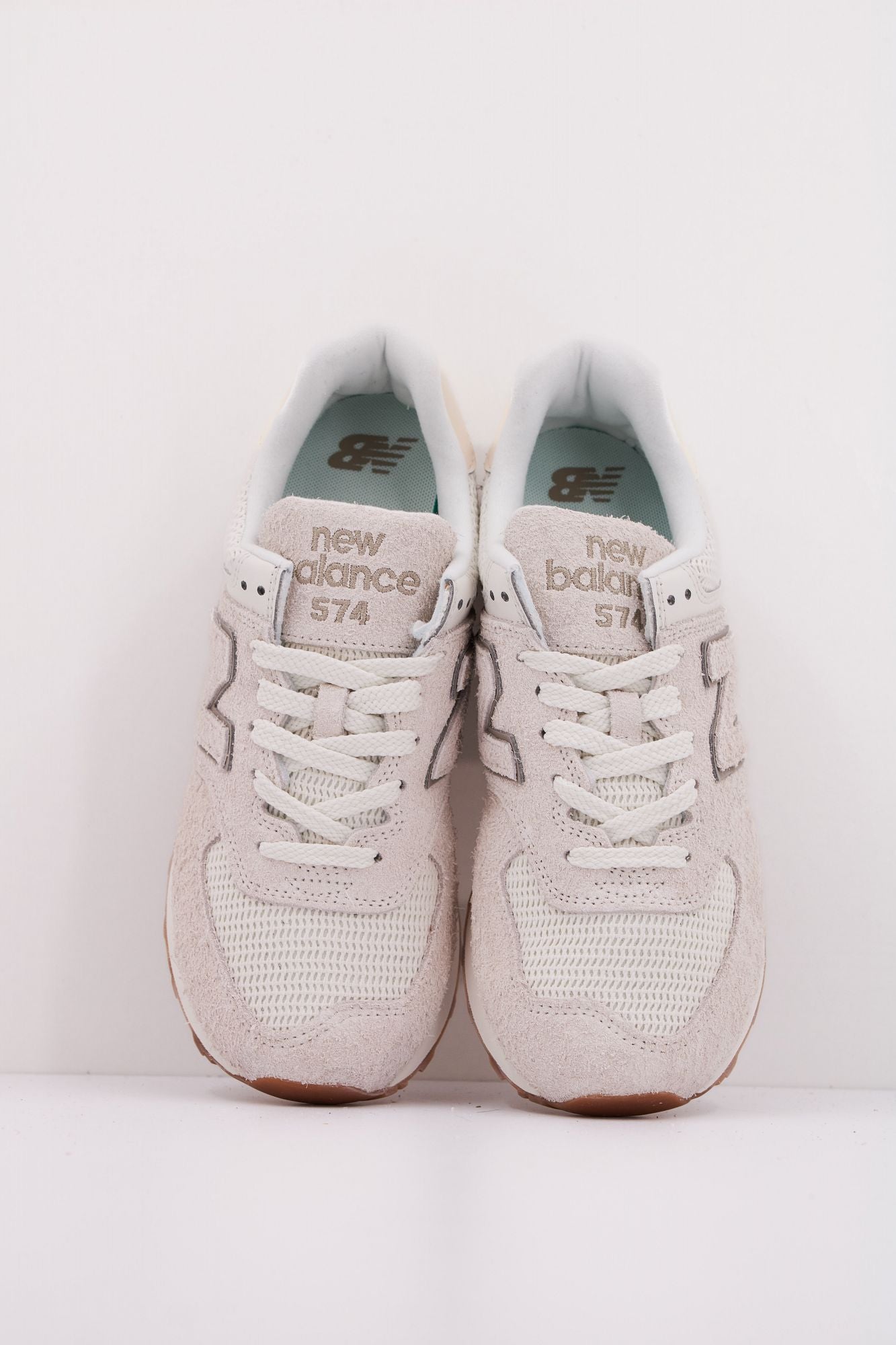 NEW BALANCE WL574  en color BEIS (3)