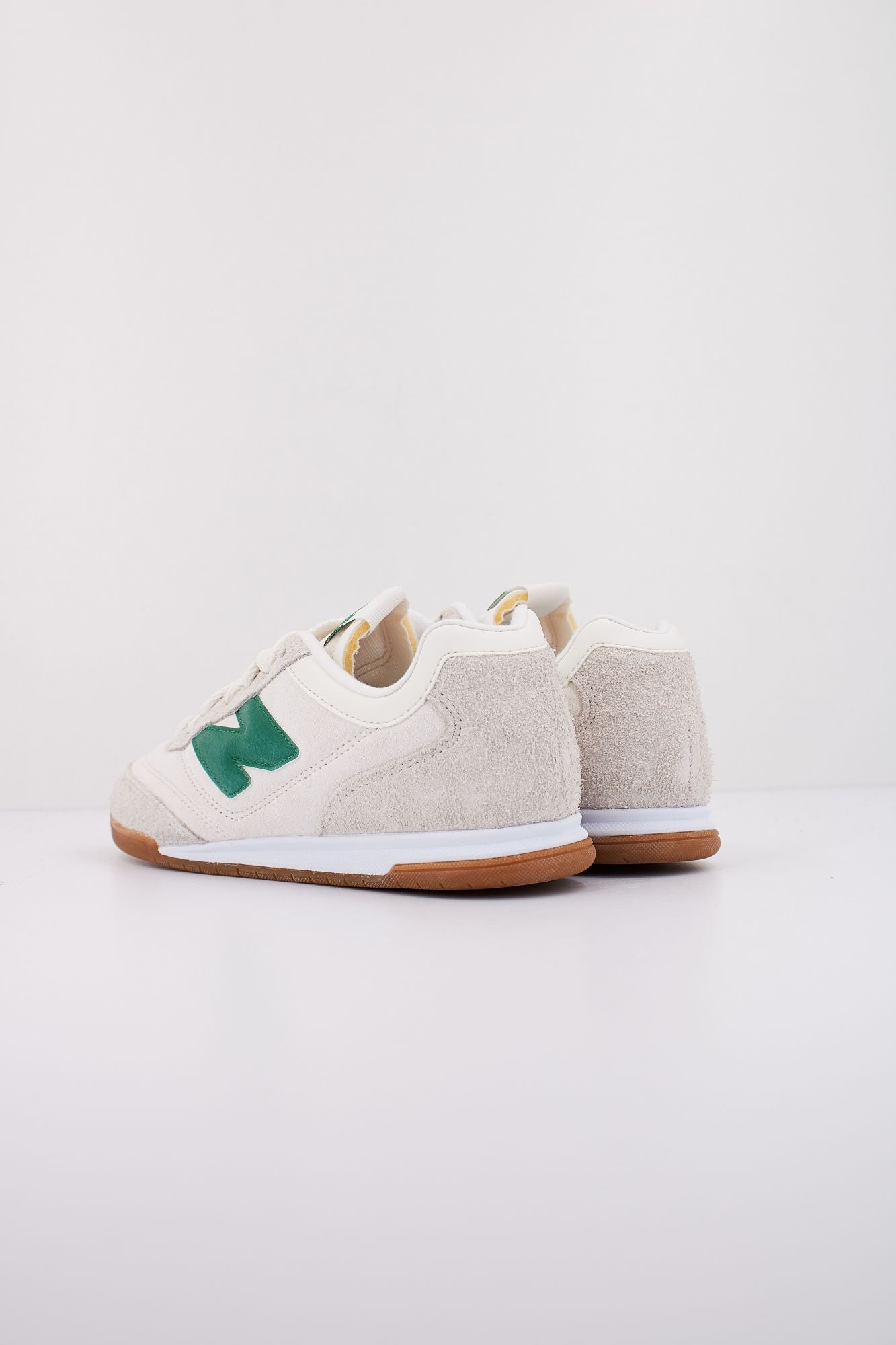 NEW BALANCE URC42 HG en color BEIS (4)