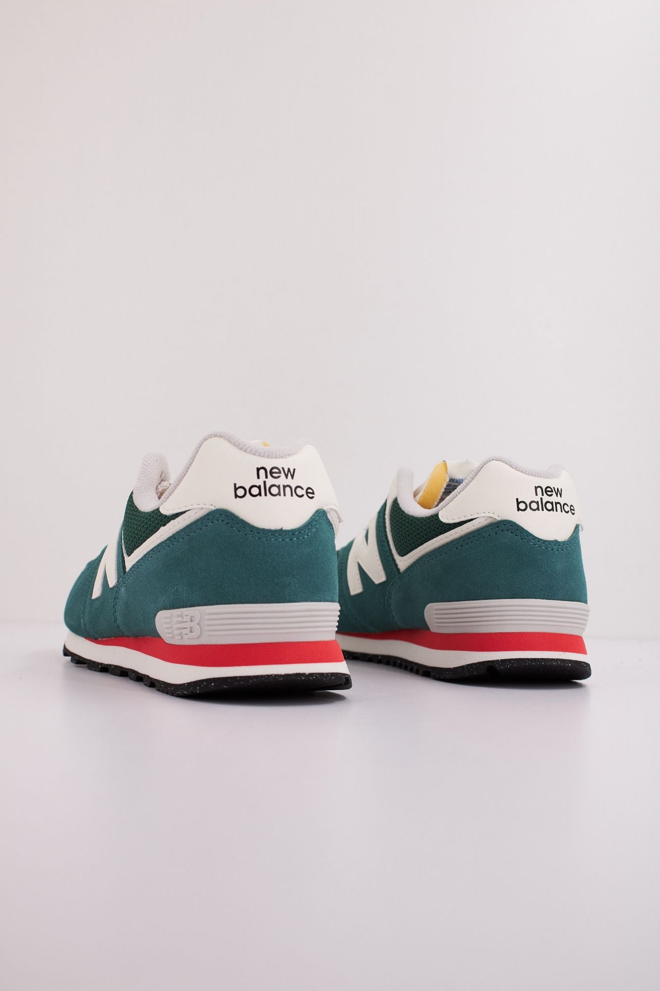 NEW BALANCE GC574 VPG  en color VERDE (4)
