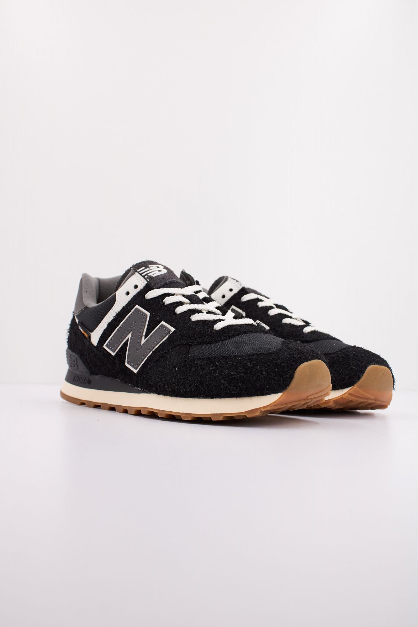 NEW BALANCE U574 RUS  en color NEGRO (2)