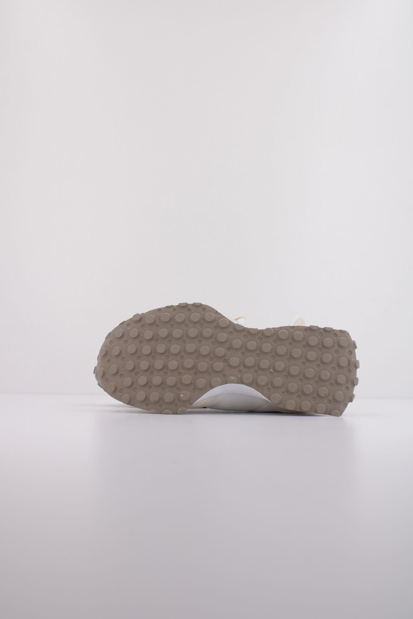 NEW BALANCE PH327 en color BEIS (5)