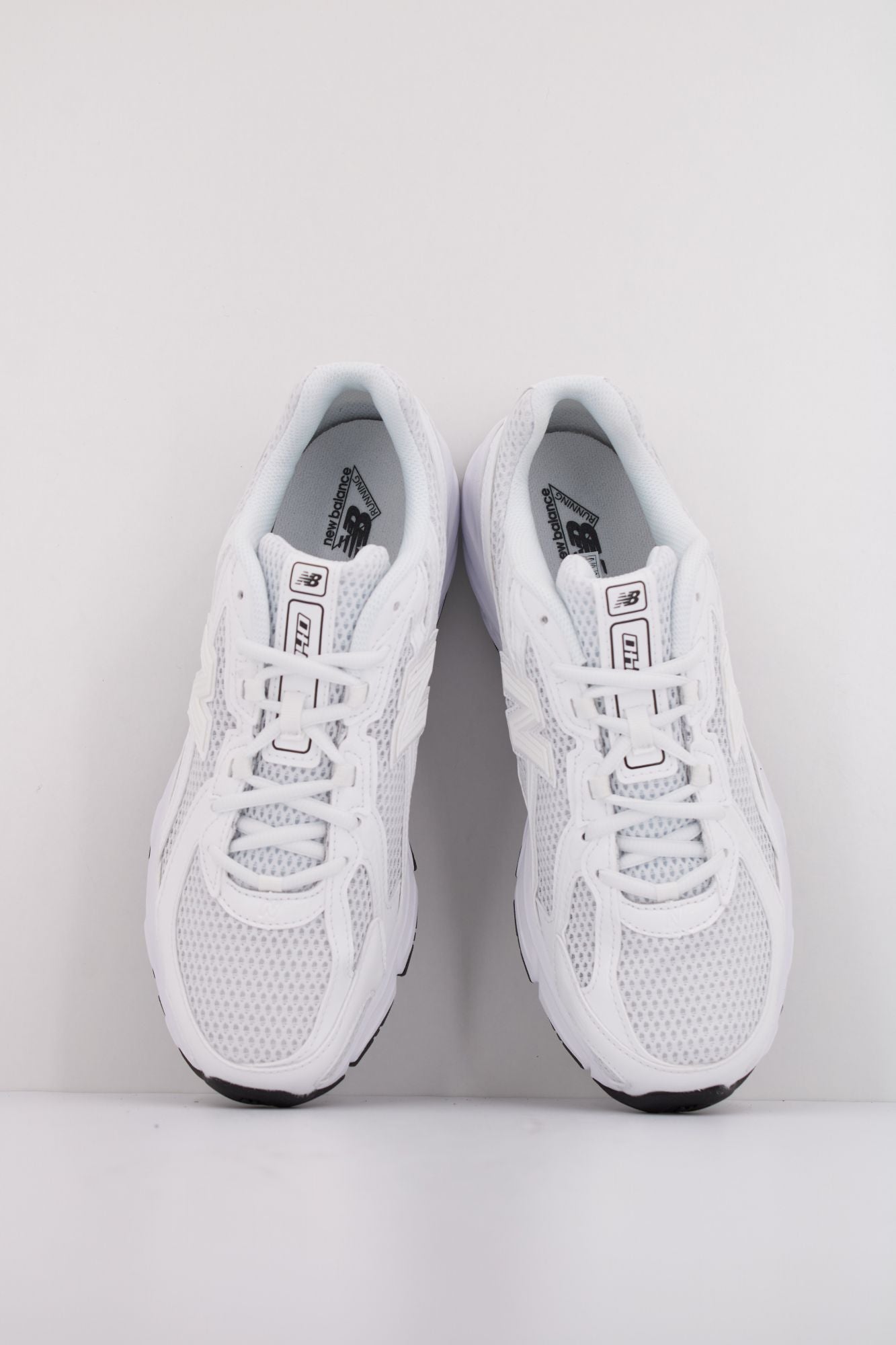 NEW BALANCE U740 en color BLANCO (3)