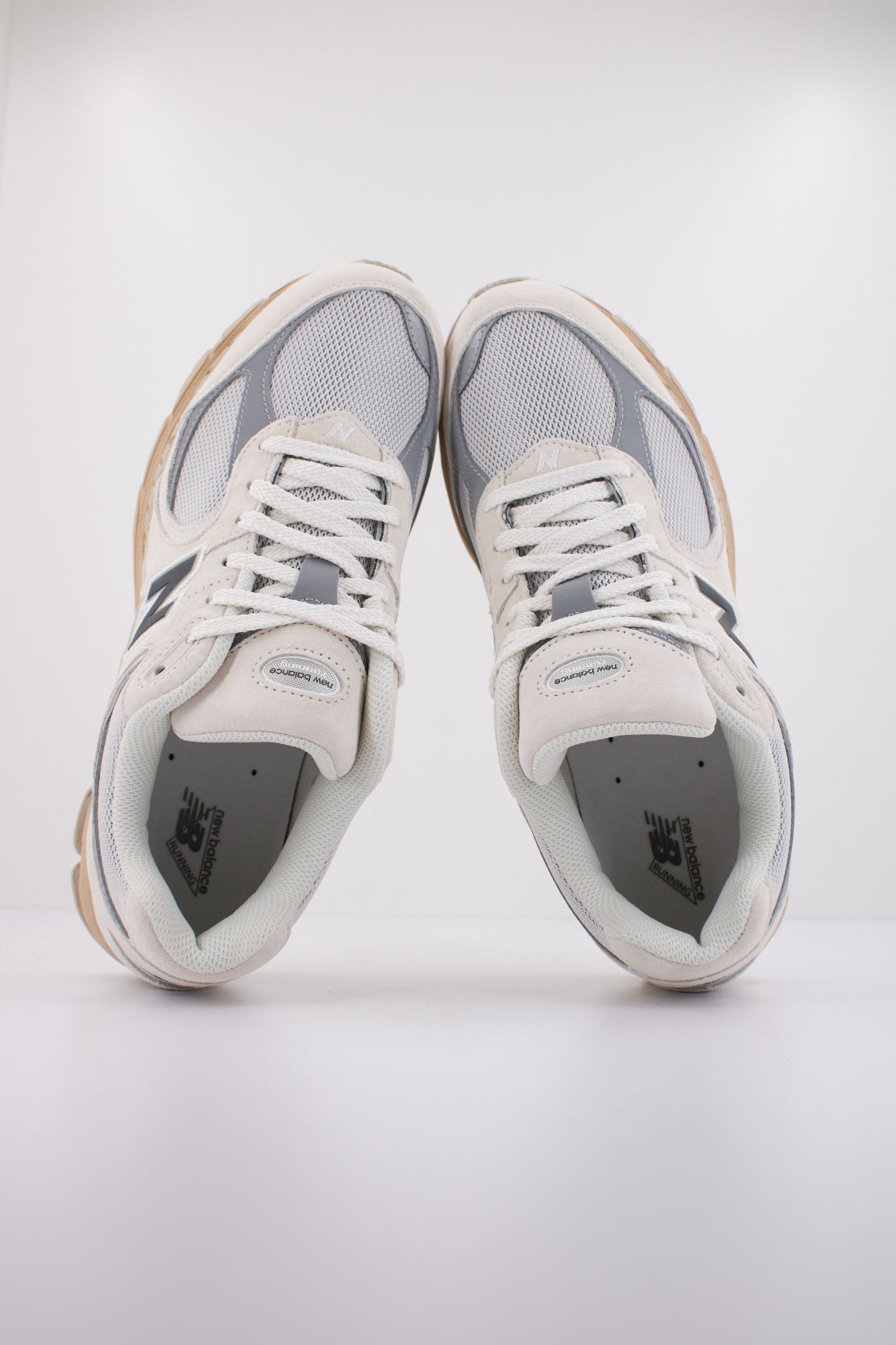 NEW BALANCE U2002 en color BLANCO (3)