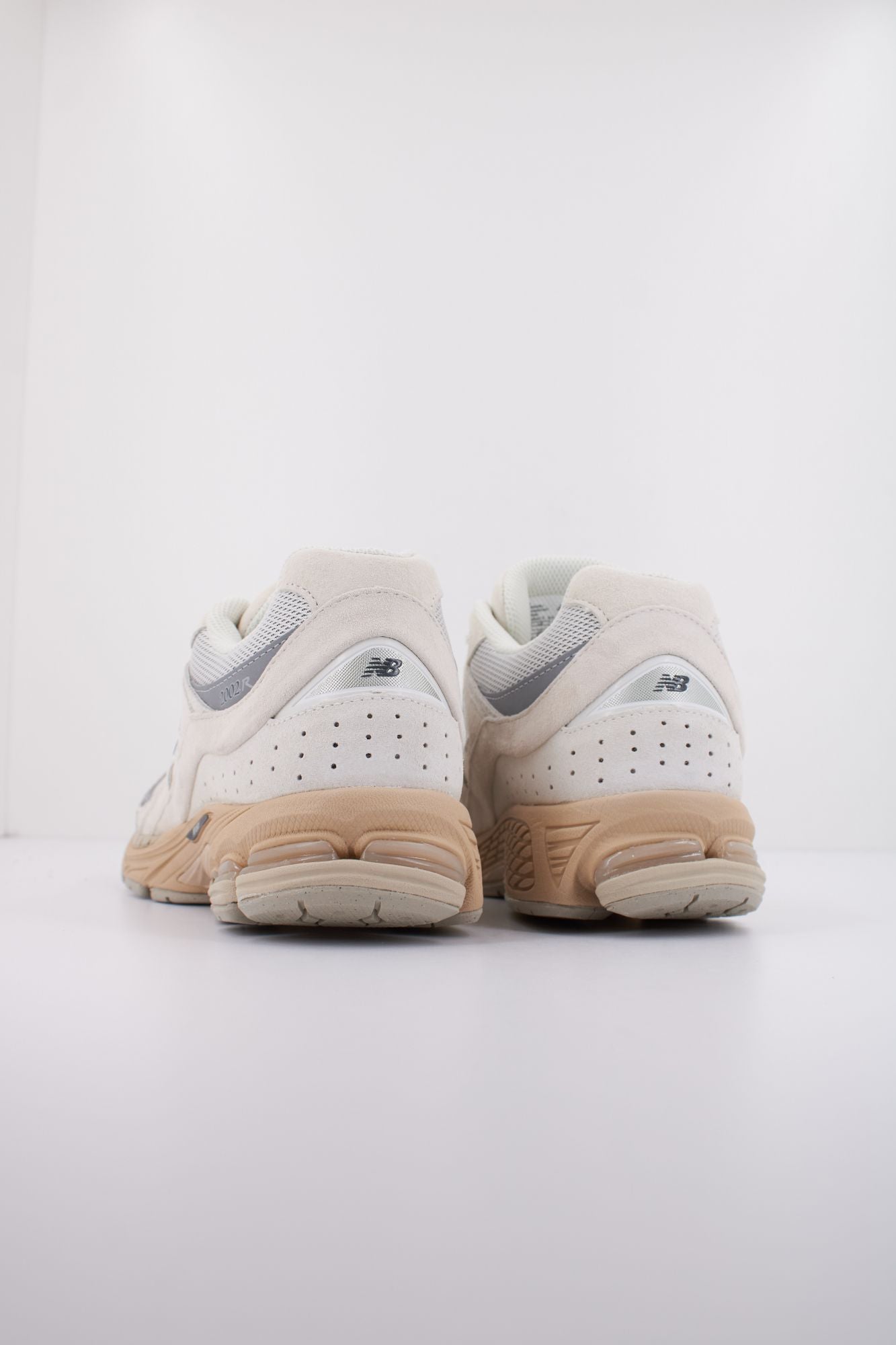 NEW BALANCE U2002 en color BLANCO (4)