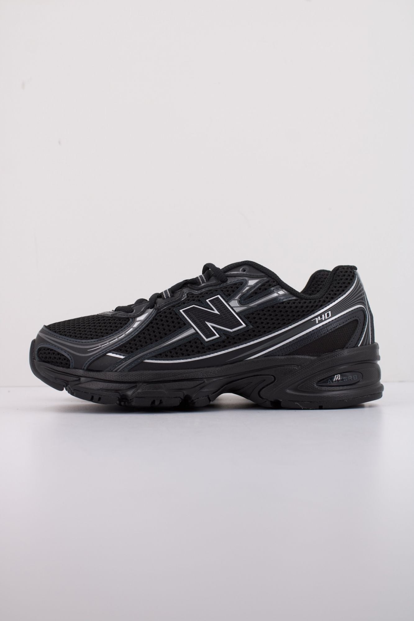 NEW BALANCE U740 BM2 en color NEGRO (1)