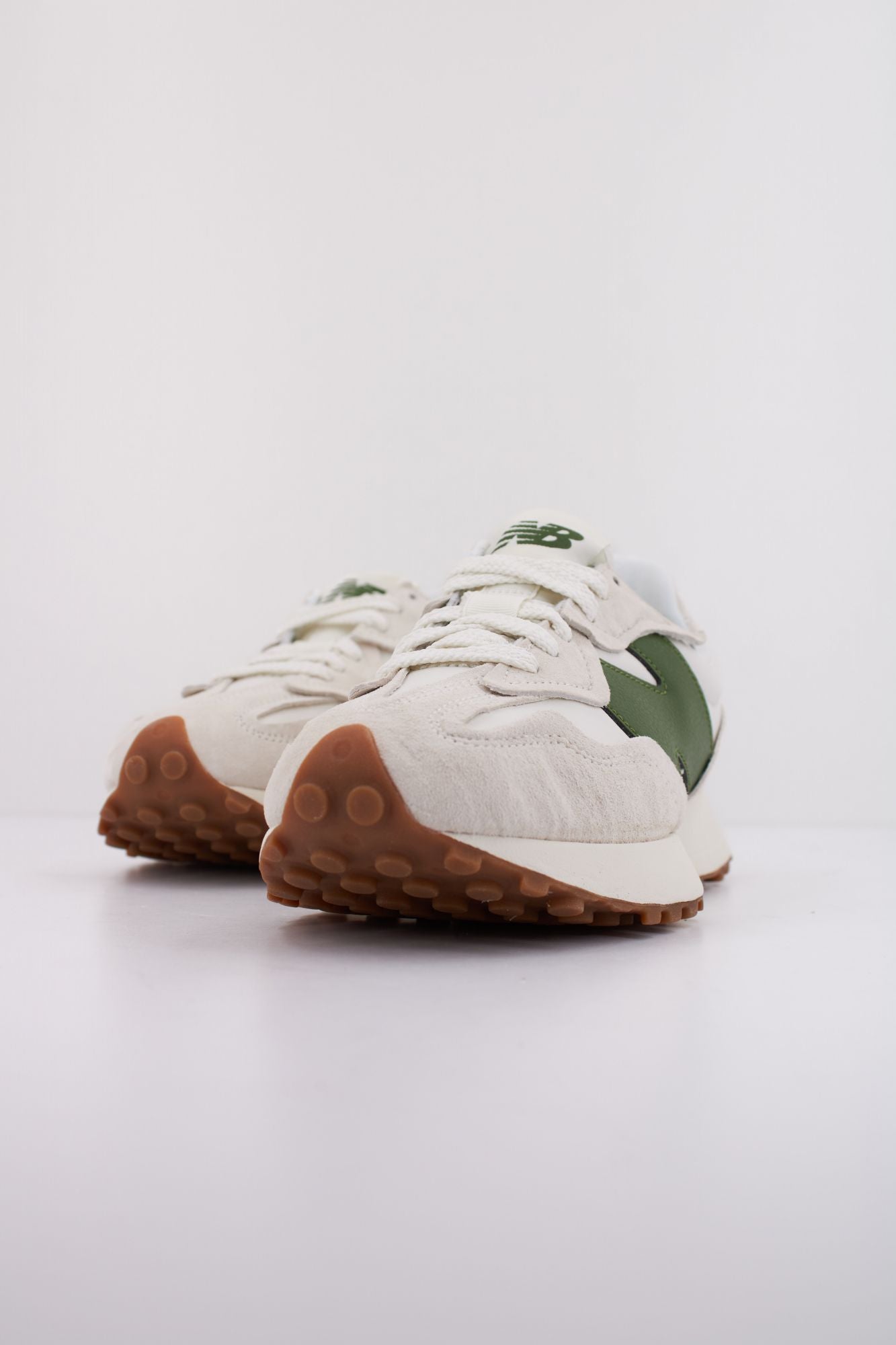 NEW BALANCE U327 WKN en color BLANCO (2)