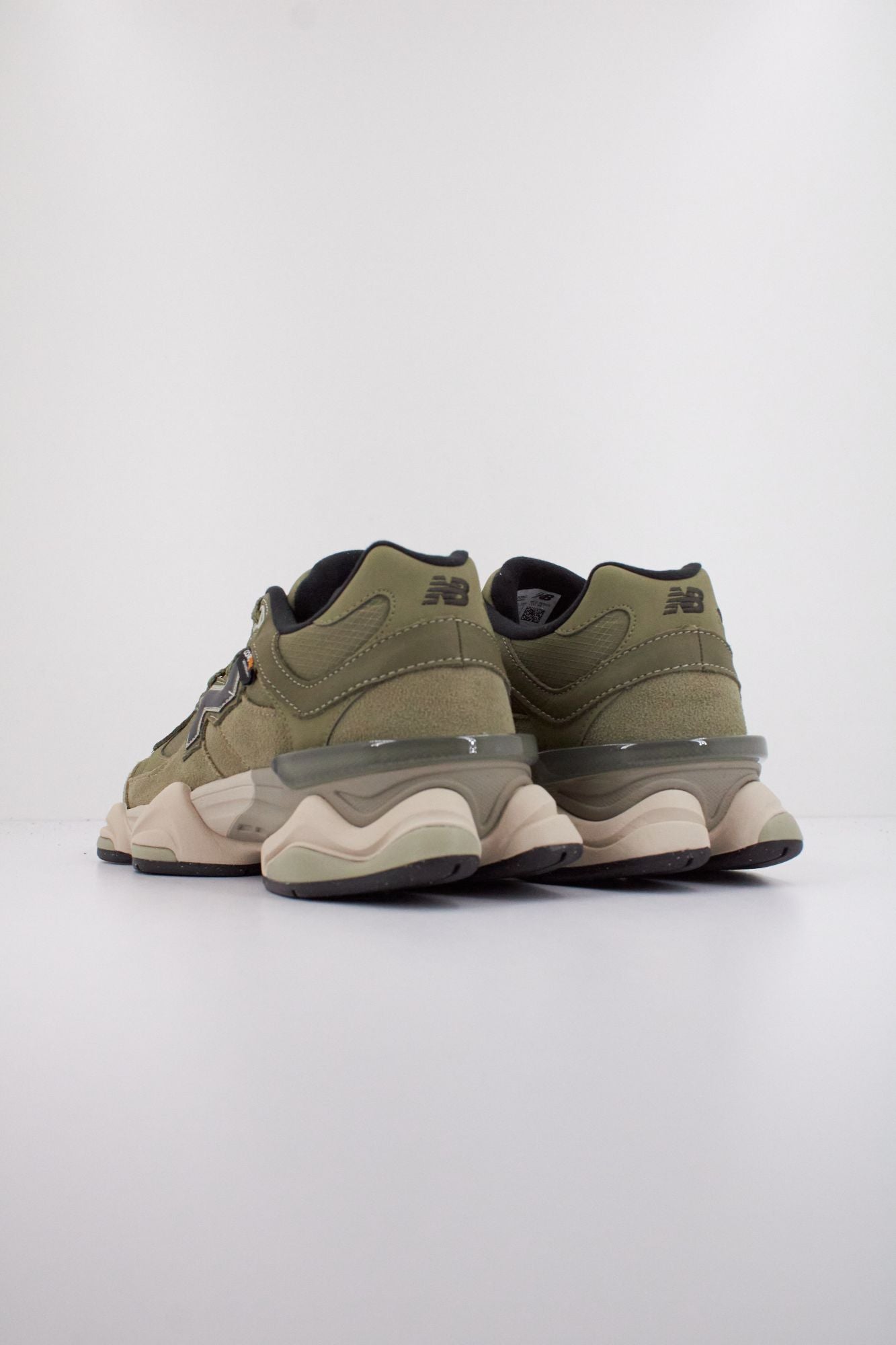 NEW BALANCE U9060 en color VERDE (4)