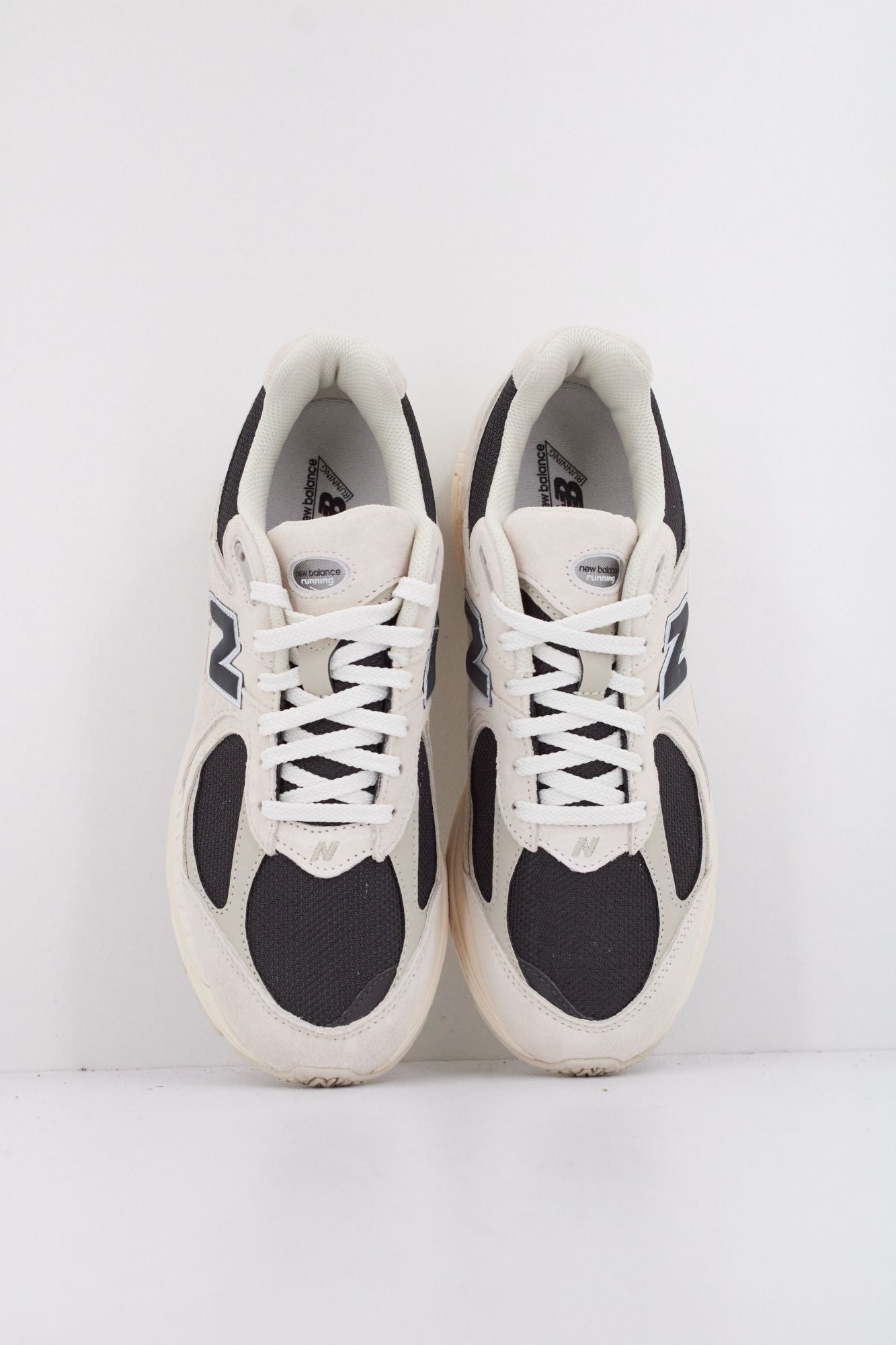 NEW BALANCE U2002 en color BEIS (3)