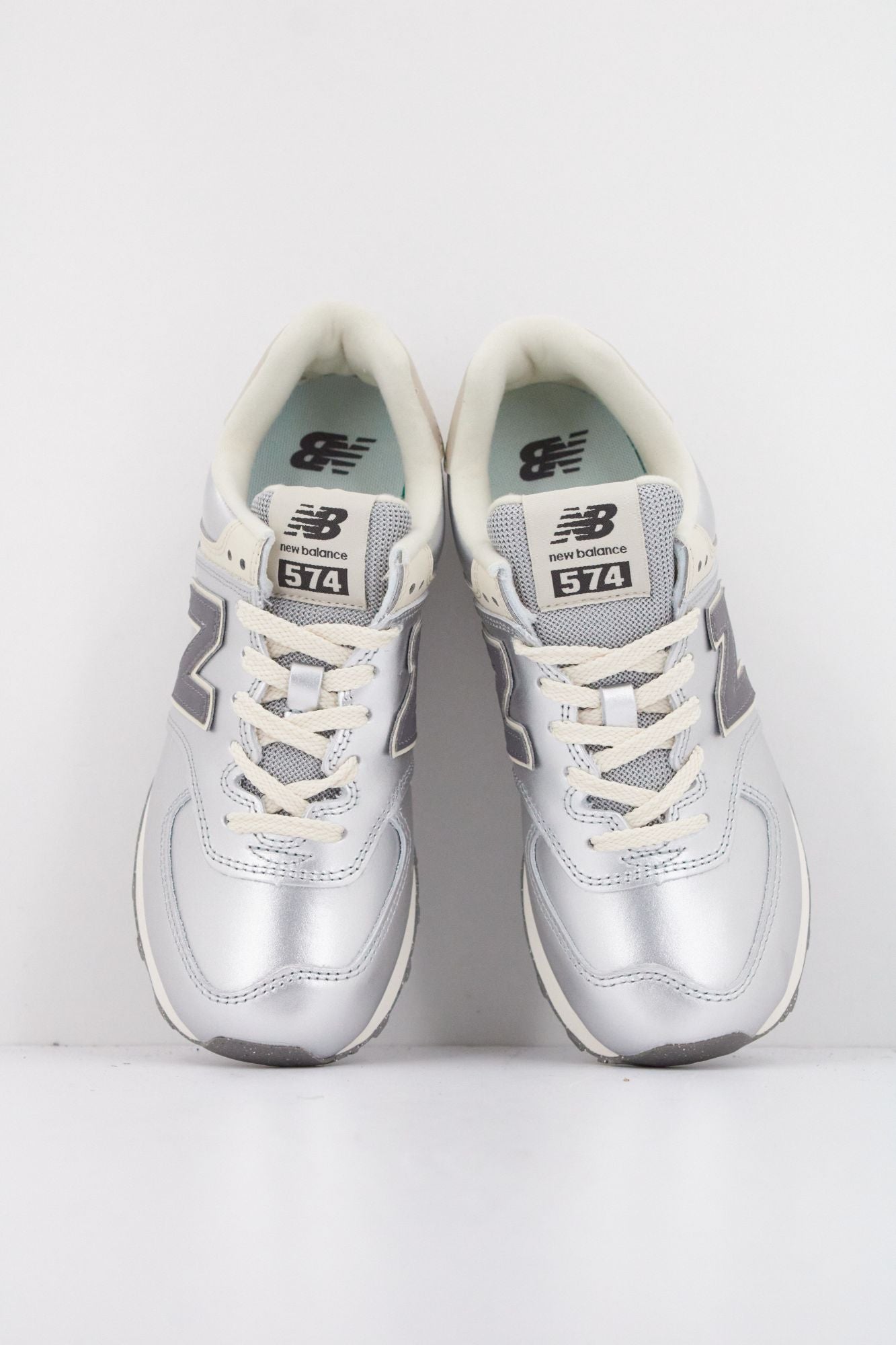 NEW BALANCE WL574  en color PLATA (3)