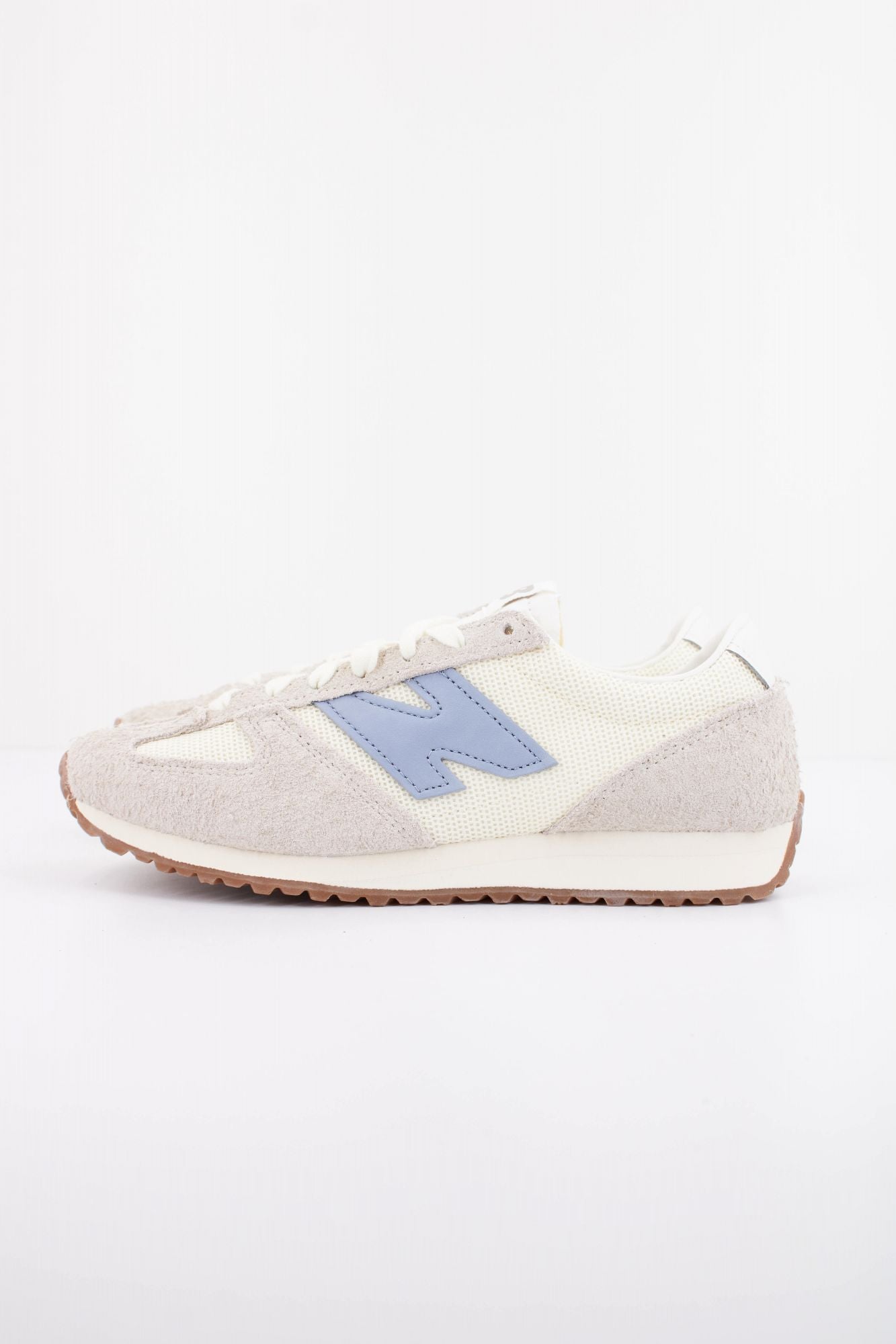 NEW BALANCE U471 AA en color BEIS (1)
