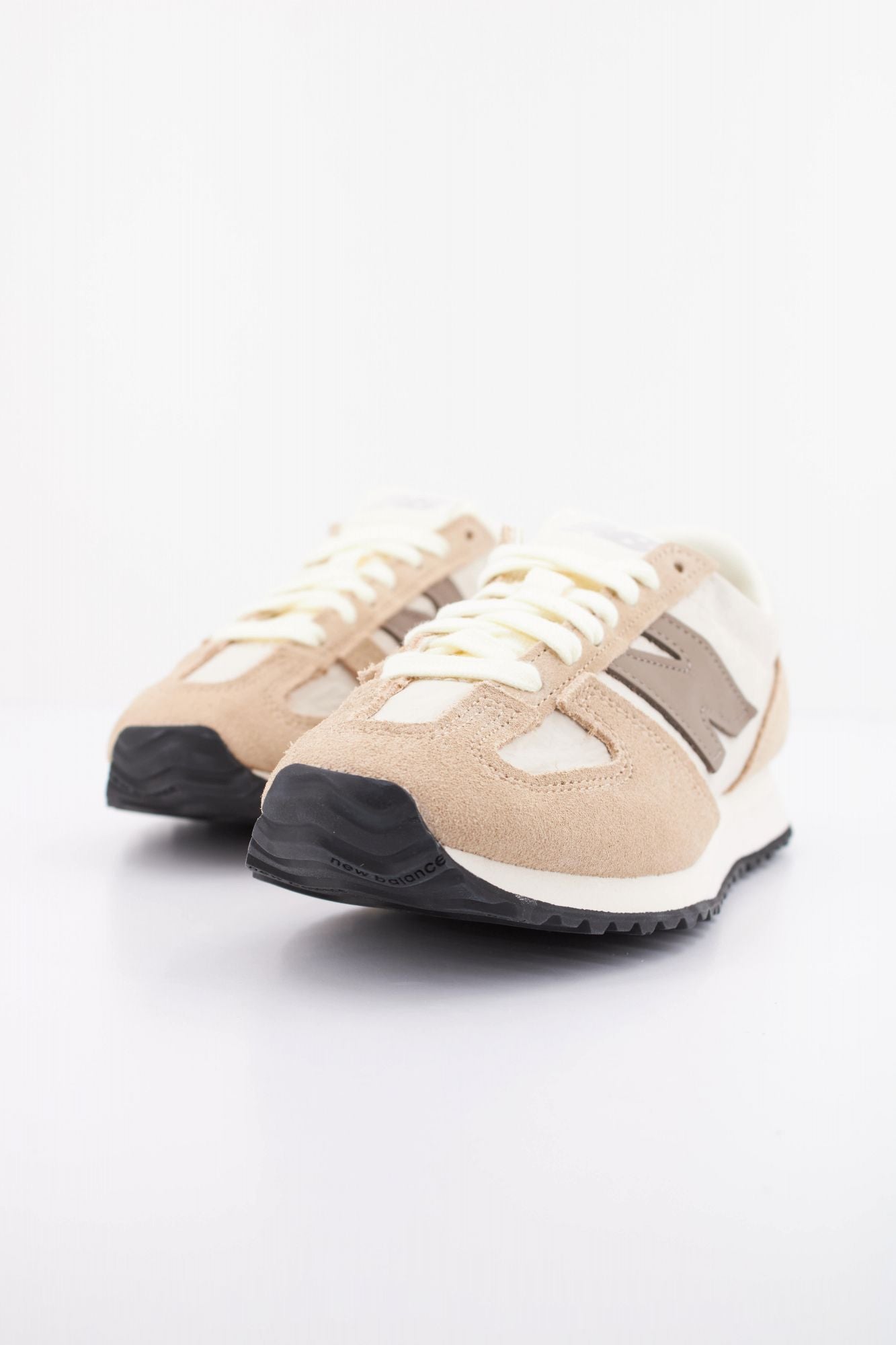 NEW BALANCE U471 AI  en color MARRON (2)