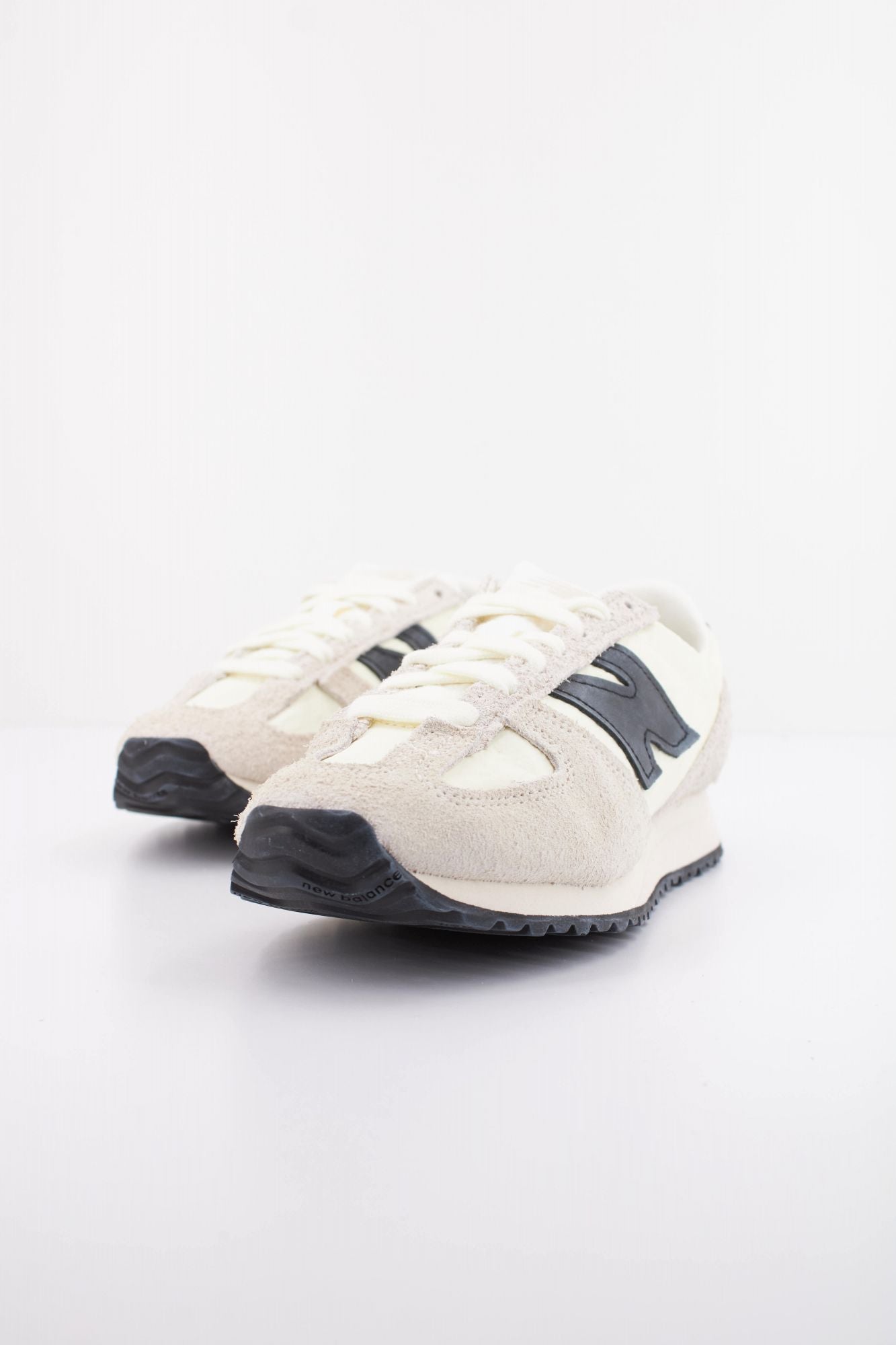 NEW BALANCE U471 AM  en color BEIS (2)
