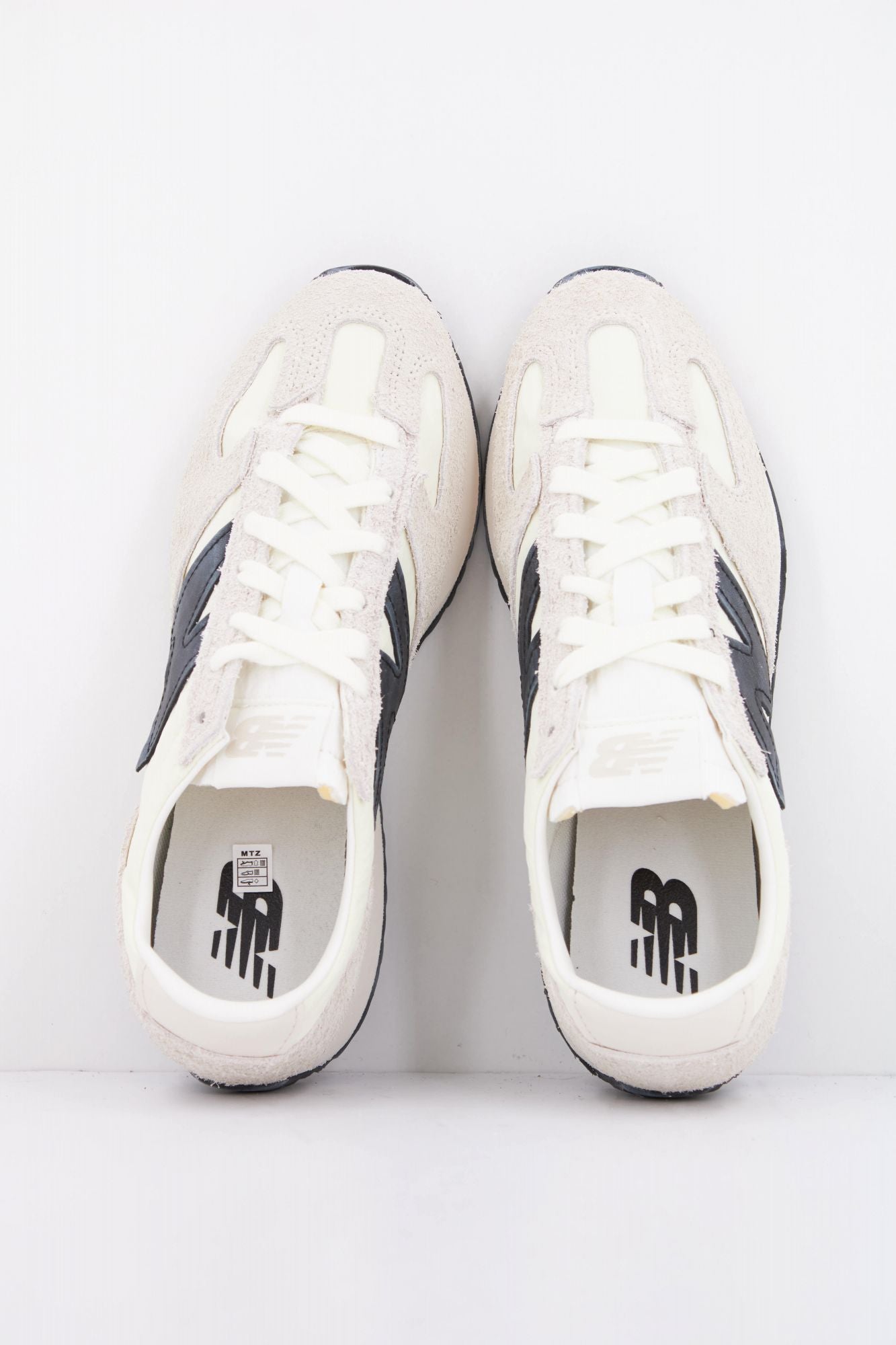 NEW BALANCE U471 AM  en color BEIS (3)