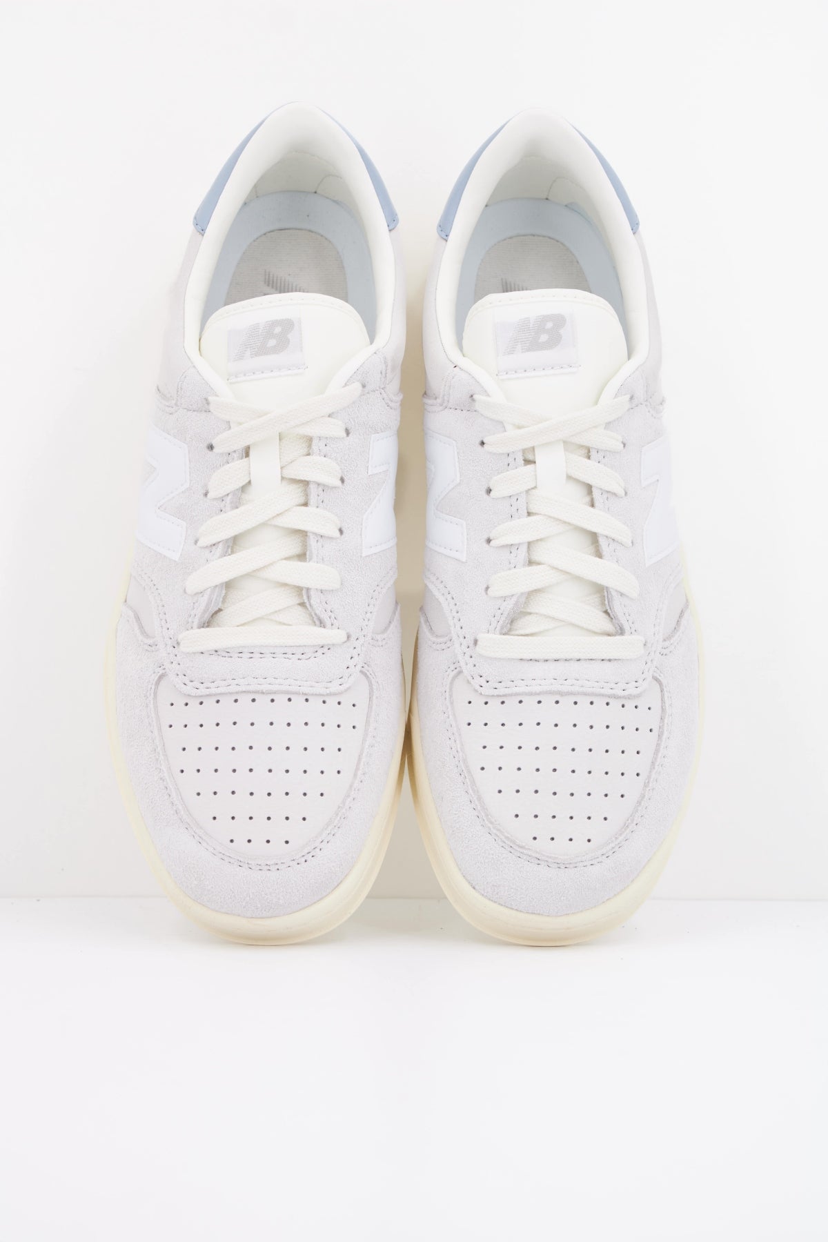 NEW BALANCE CT500  en color BEIS (3)