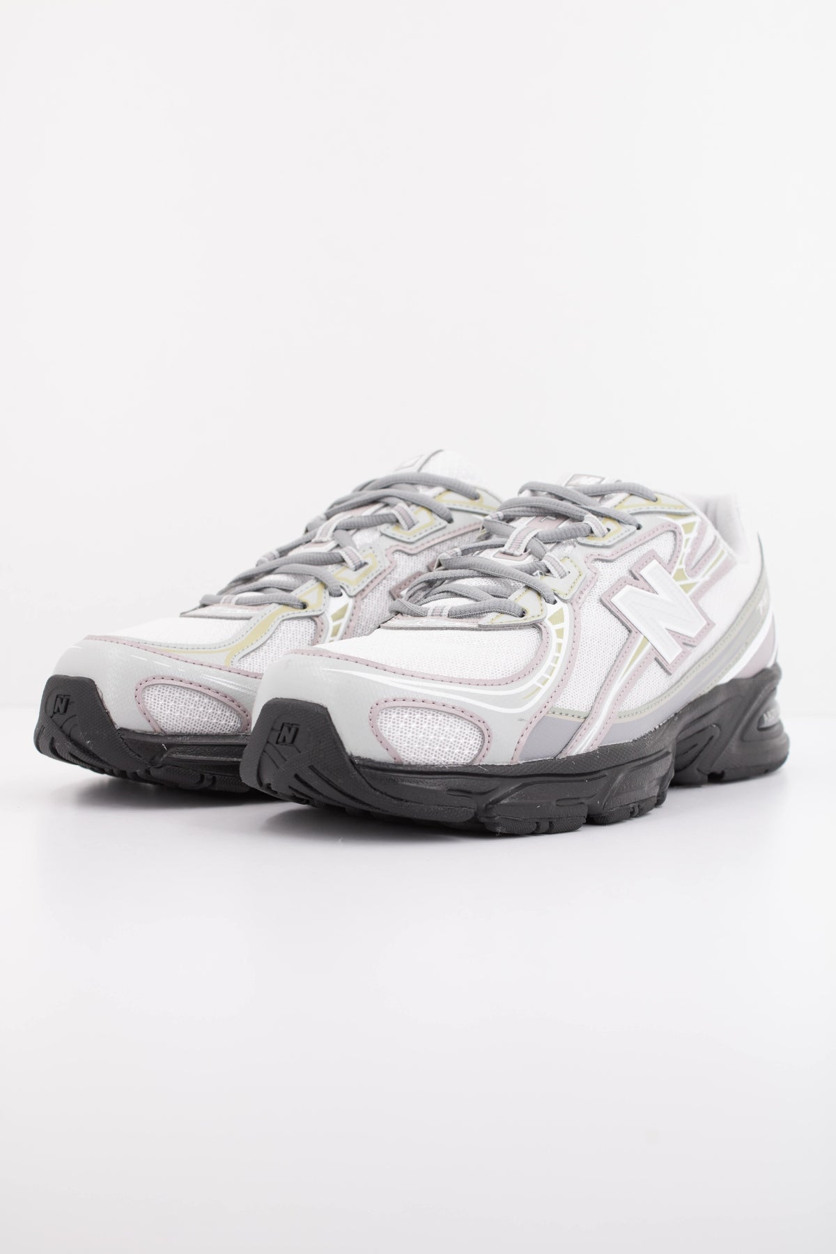 NEW BALANCE U740 en color MULTICOLOR (2)