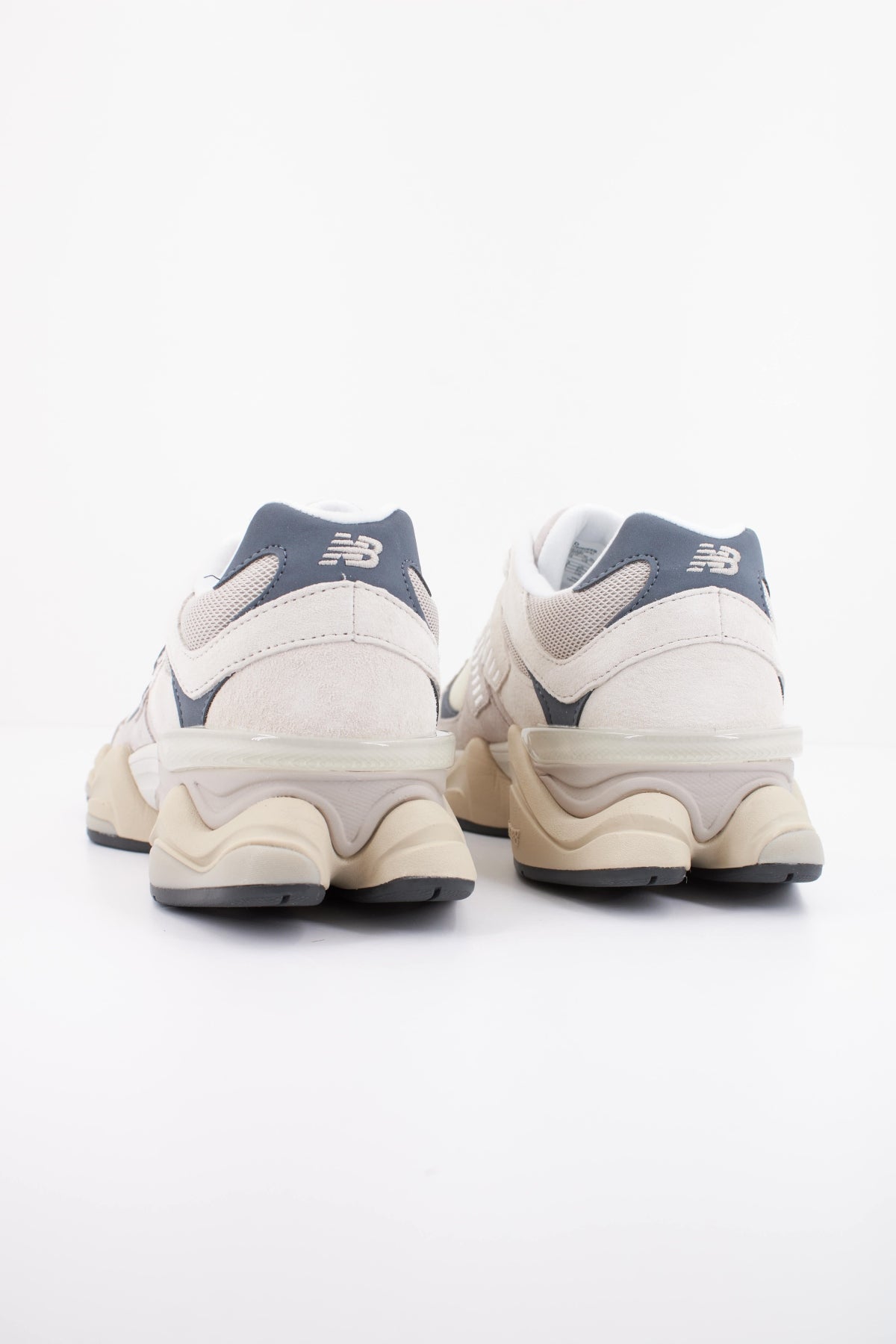 NEW BALANCE U9060 en color BEIS (4)