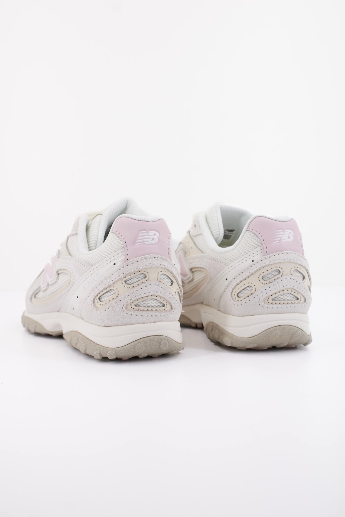 NEW BALANCE U204L5  en color BLANCO (4)