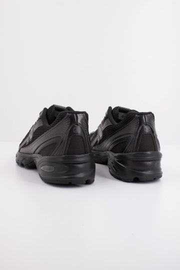 NEW BALANCE U740 en color NEGRO (4)