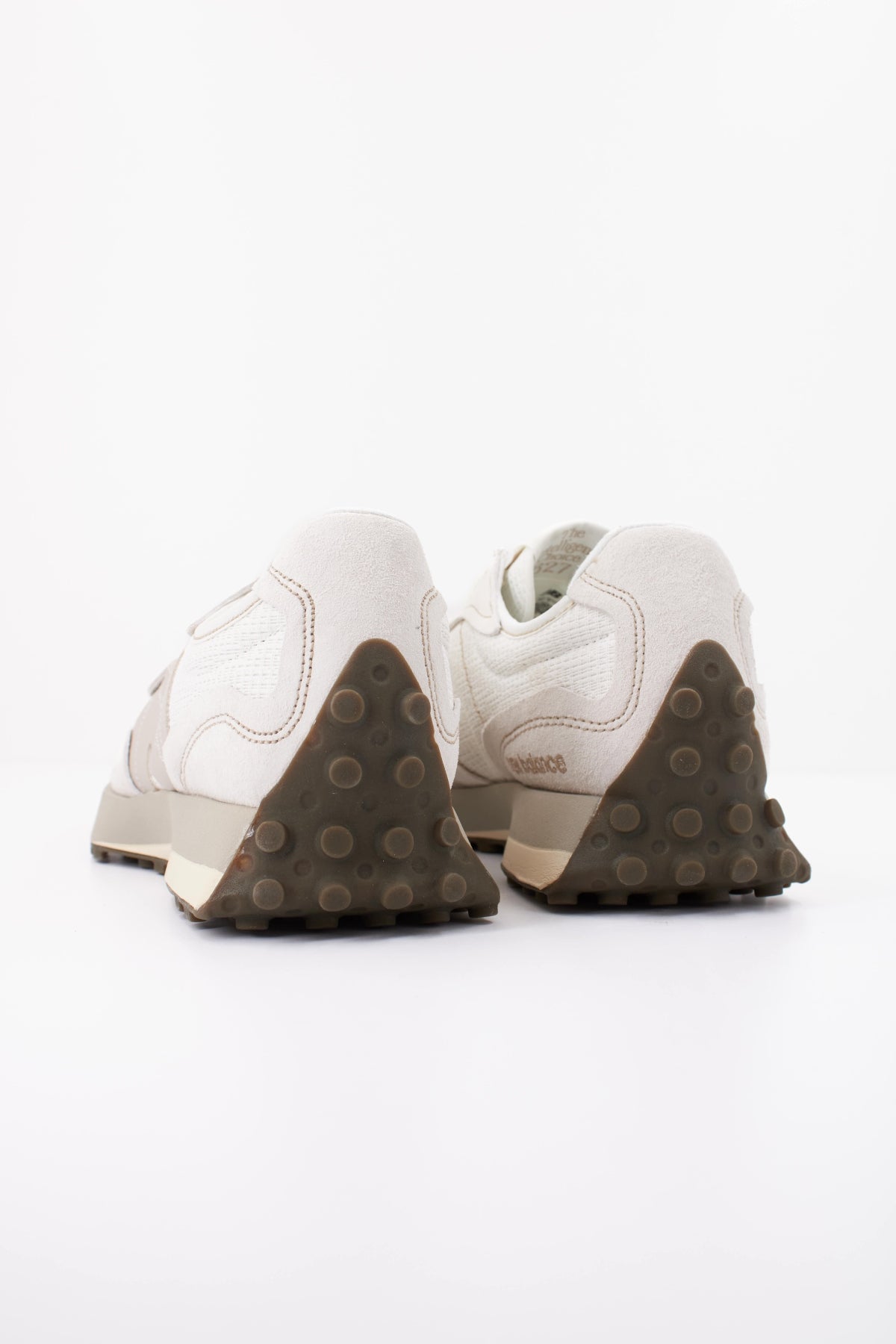 NEW BALANCE U327  en color BLANCO (4)