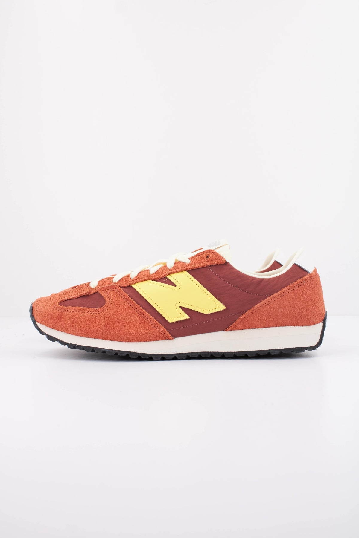 NEW BALANCE U471  en color ROJO (1)