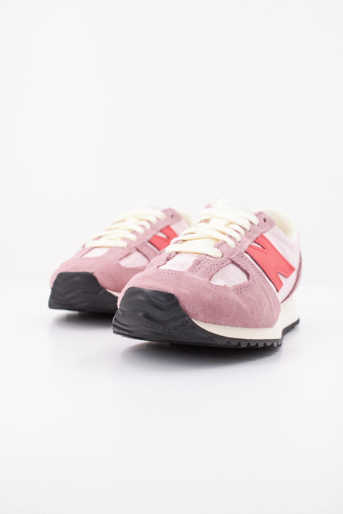 NEW BALANCE U471  en color ROSA (2)