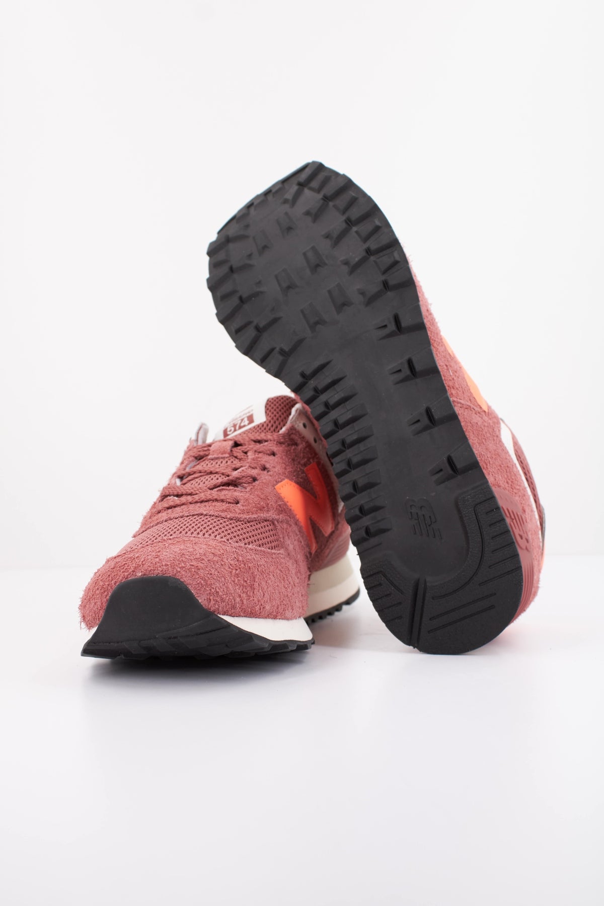 NEW BALANCE U574  en color BURDEOS (5)