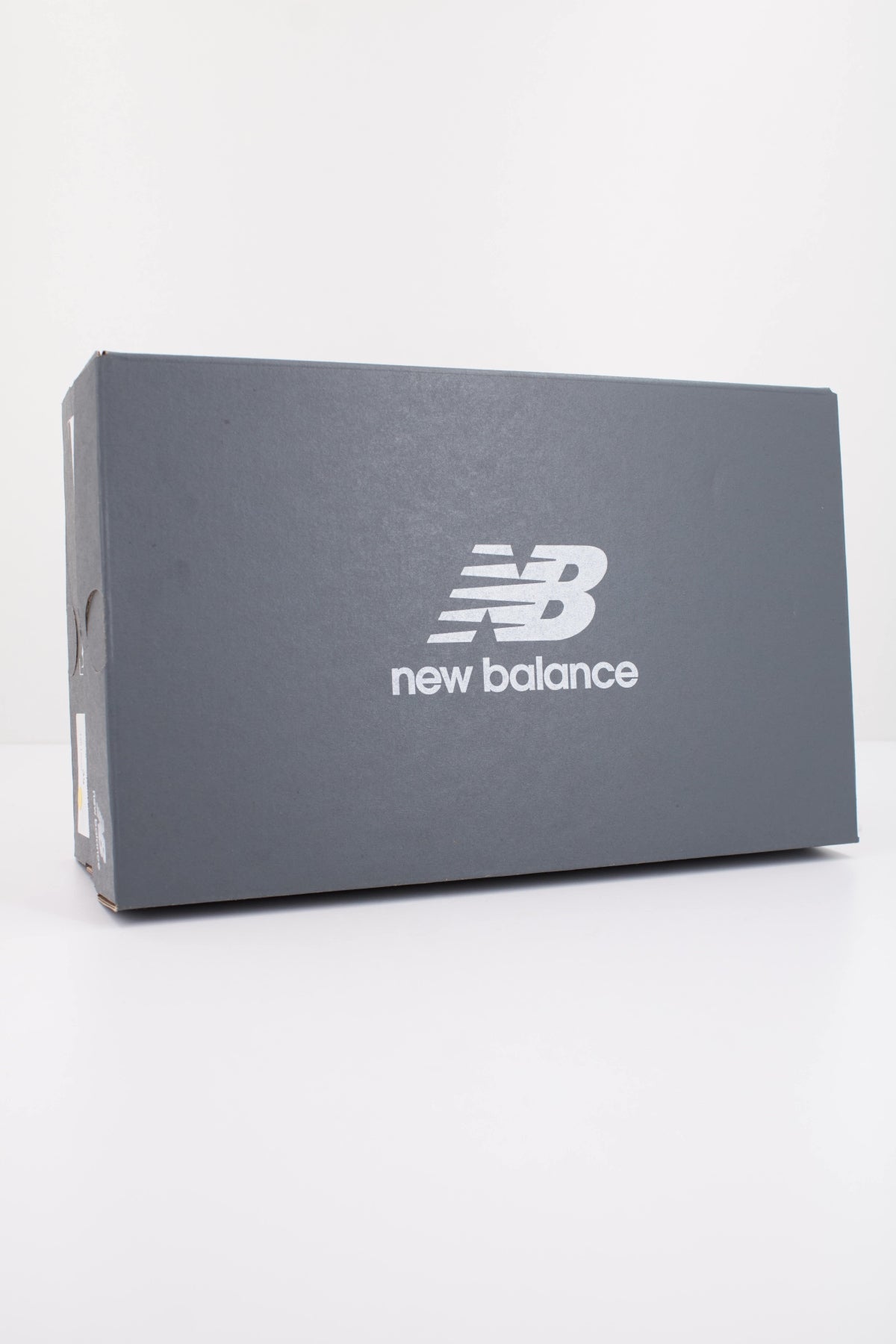 NEW BALANCE MR530 en color BEIS (6)