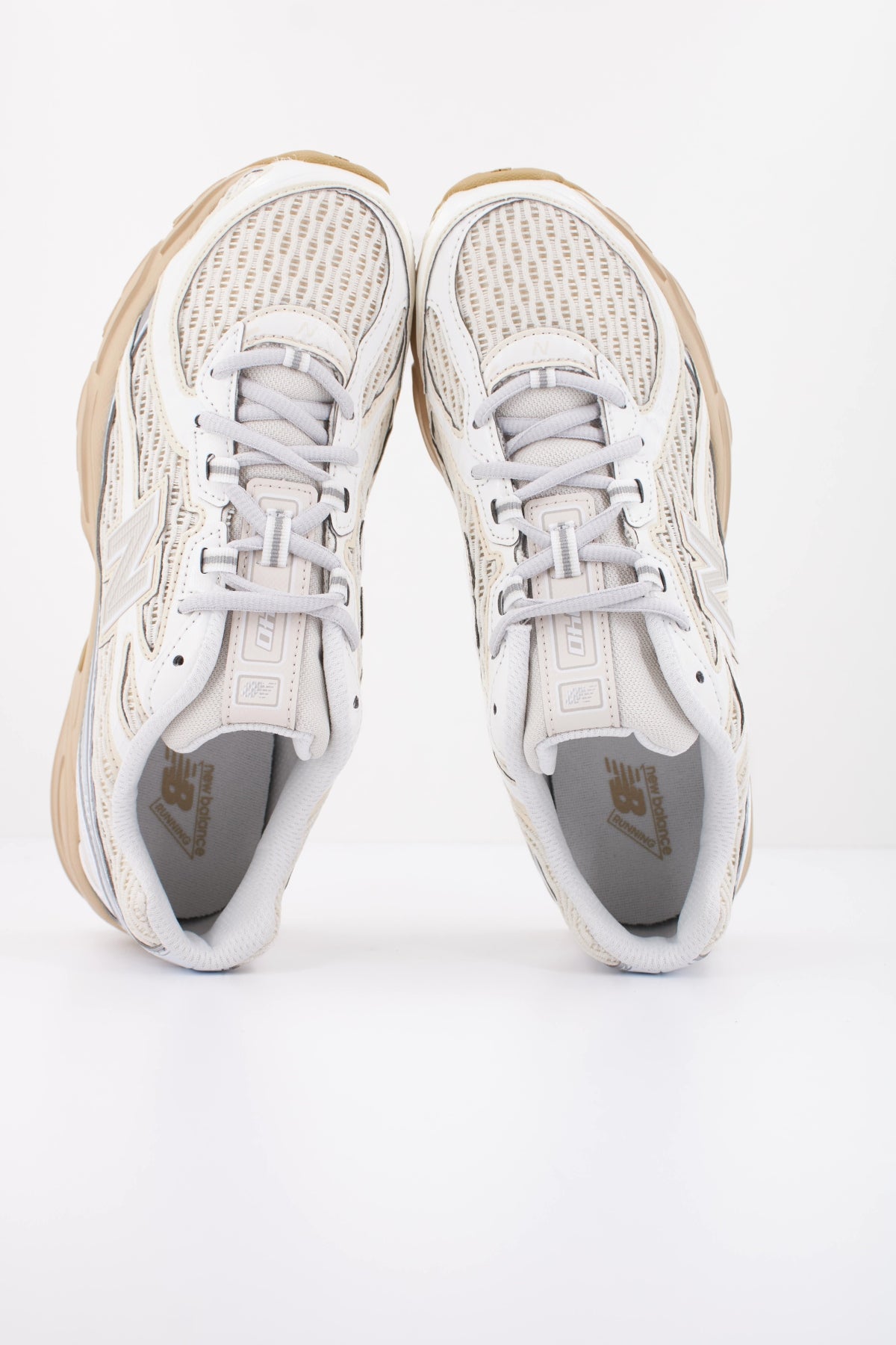 NEW BALANCE U740  en color BEIS (3)