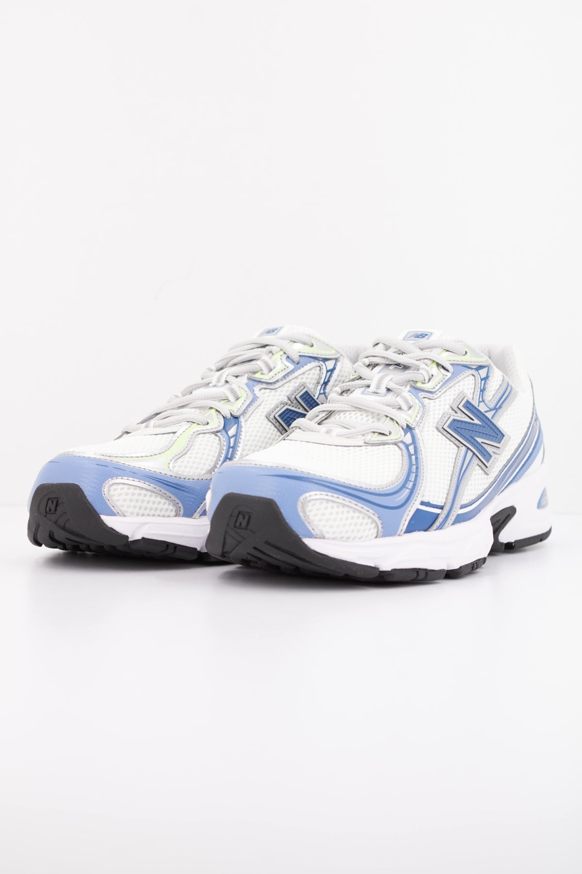 NEW BALANCE U740  en color BLANCO (2)