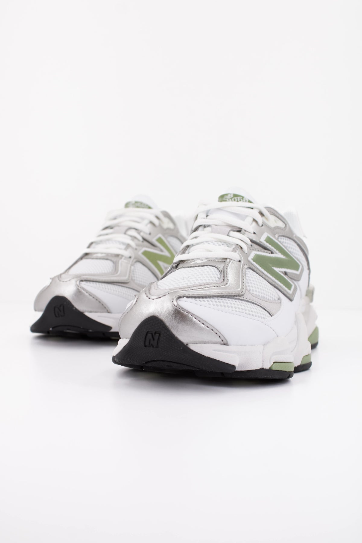NEW BALANCE U9060  en color BLANCO (2)