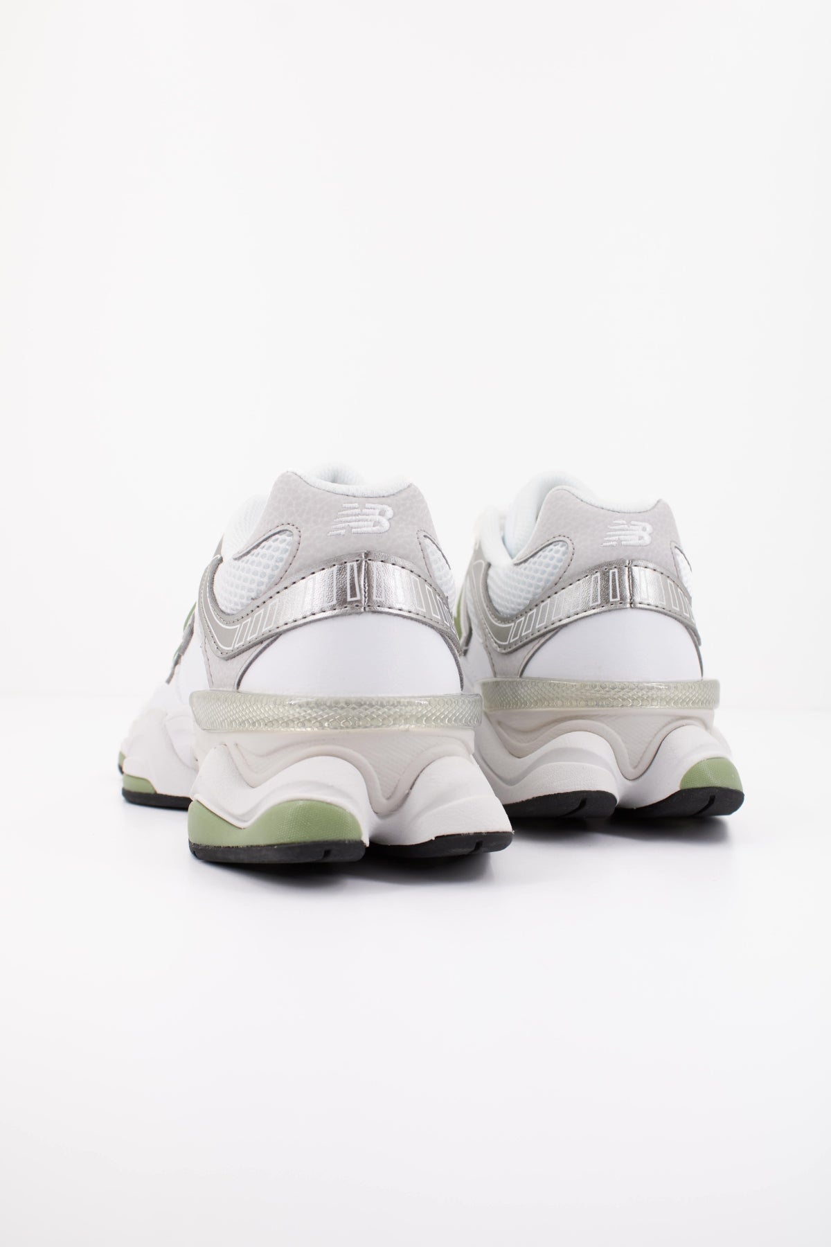 NEW BALANCE U9060  en color BLANCO (4)
