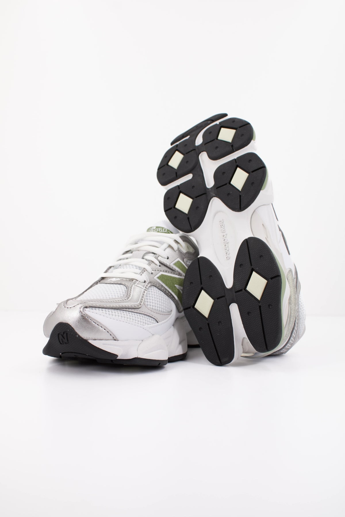 NEW BALANCE U9060  en color BLANCO (5)