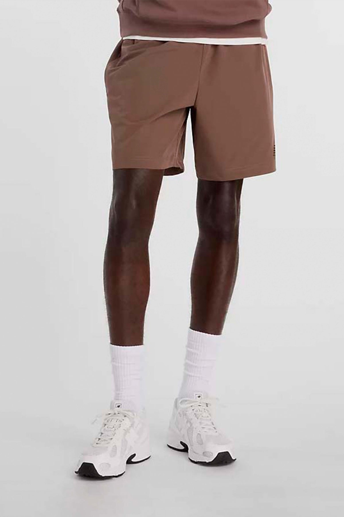 NEW BALANCE SHORT ATH en color MARRON (1)